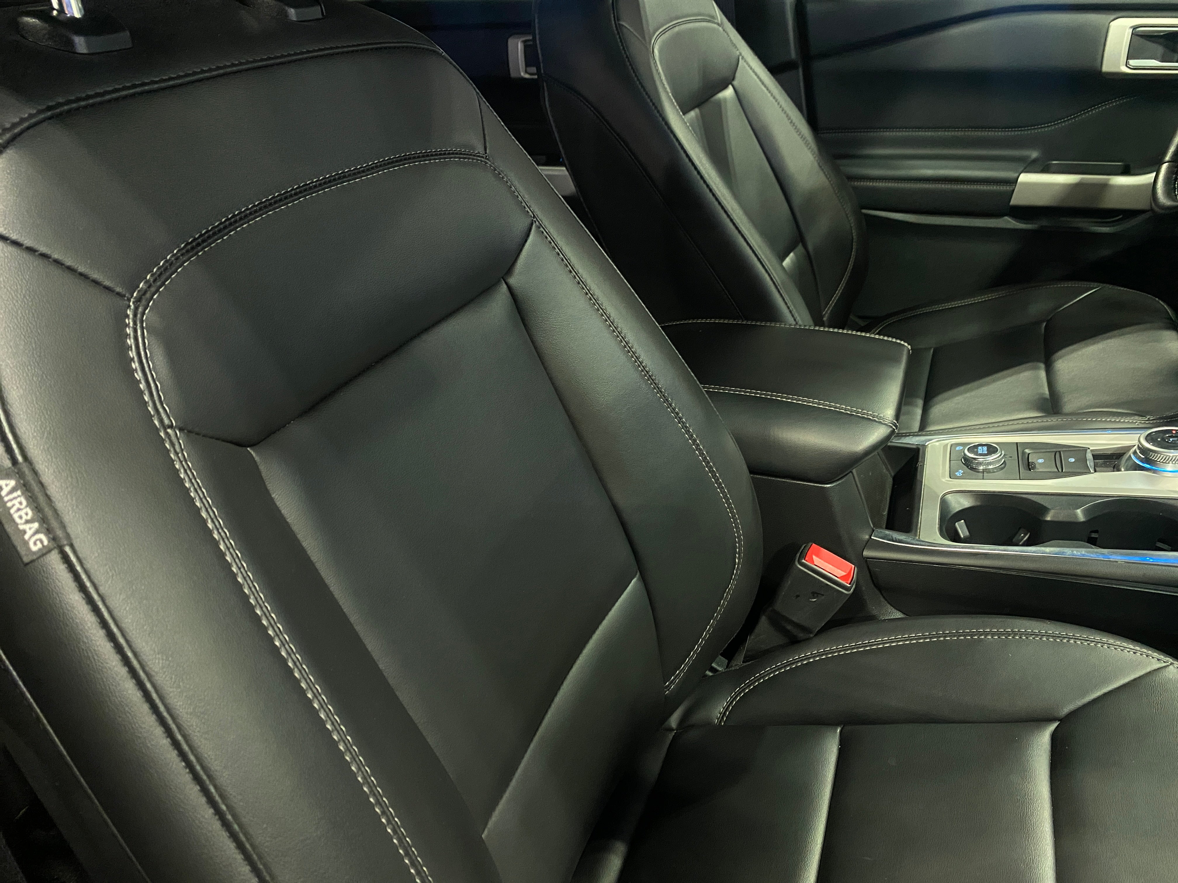 2023 Ford Explorer XLT 2