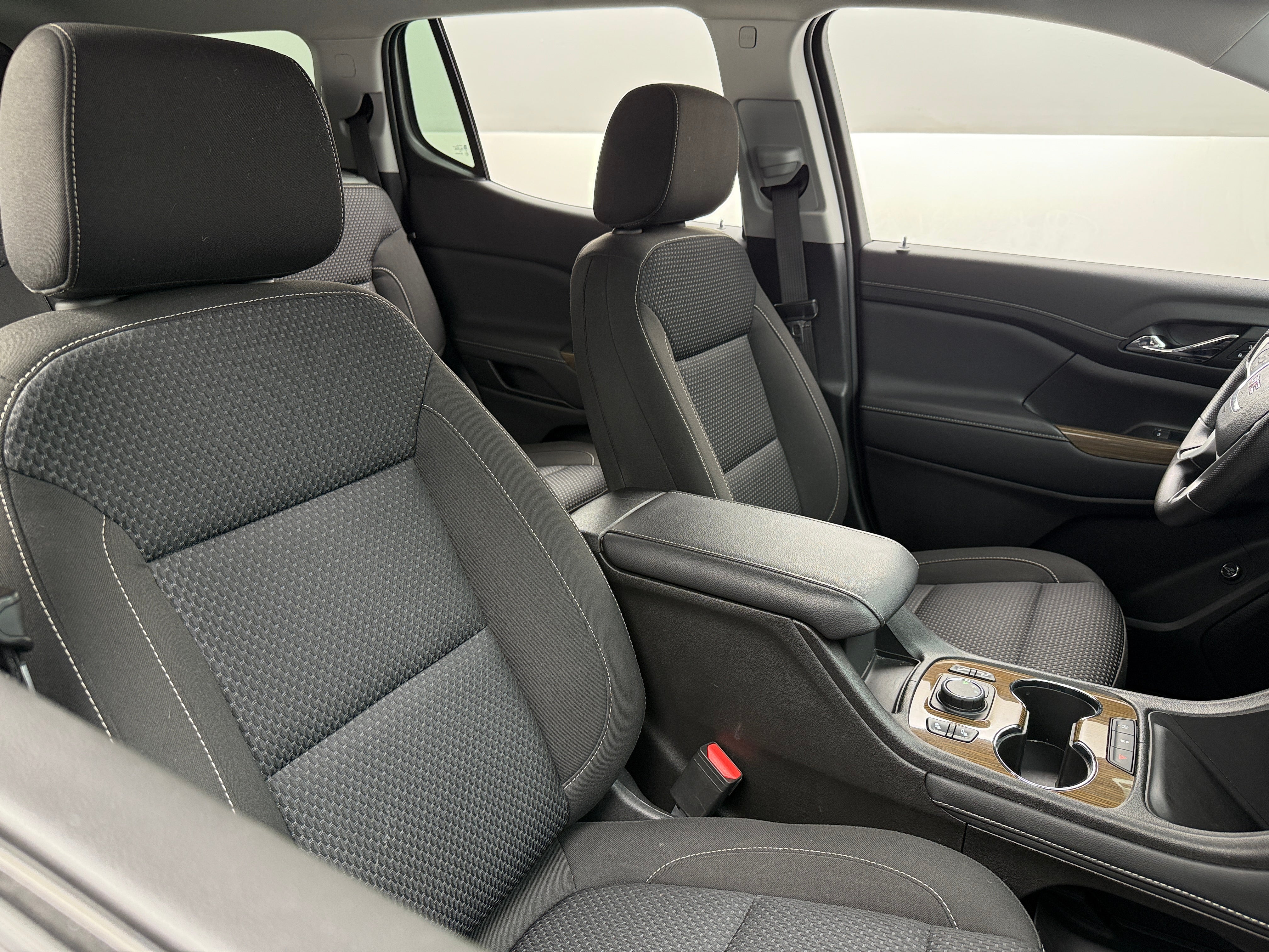 2023 GMC Acadia SLE 2