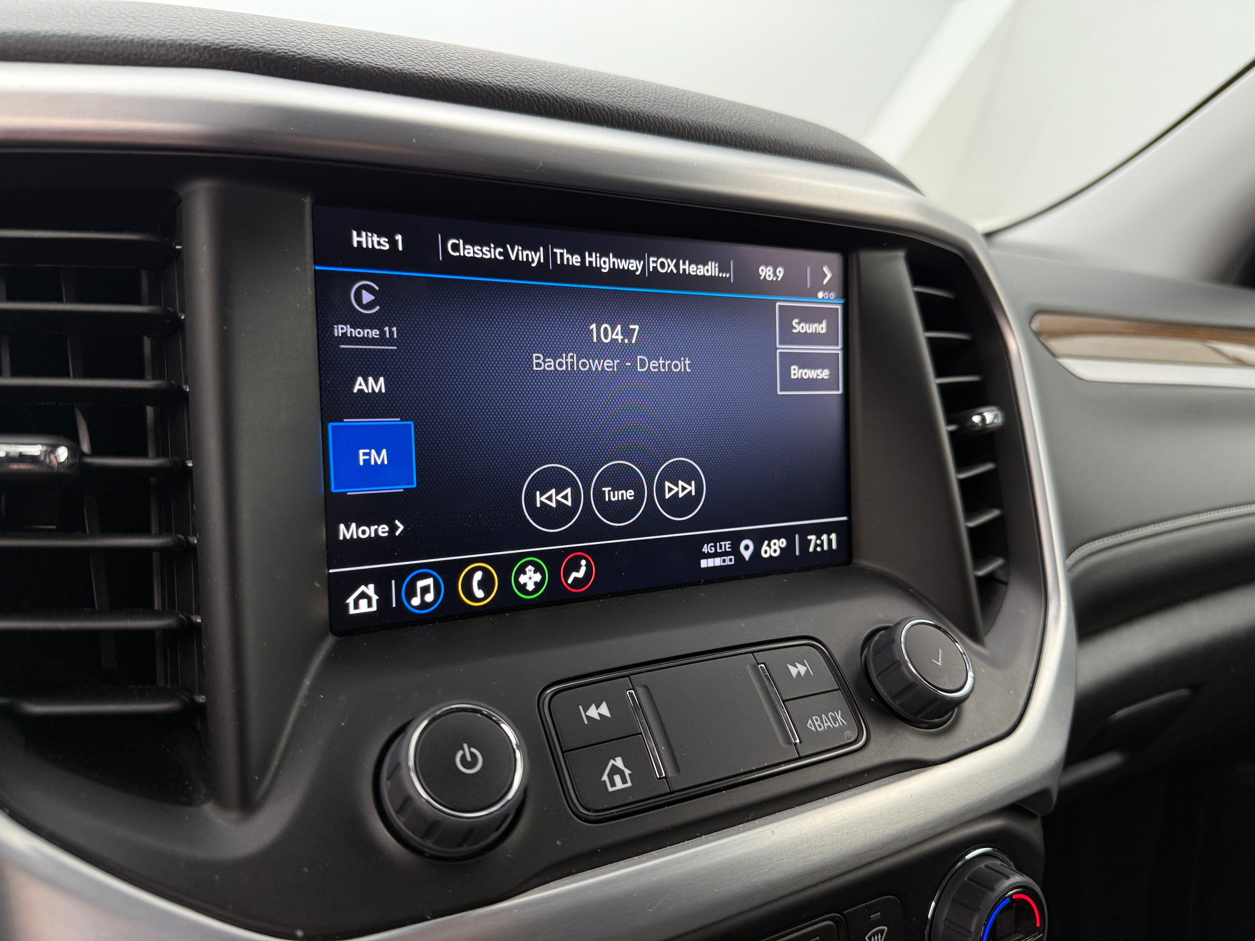 2023 GMC Acadia SLE 4