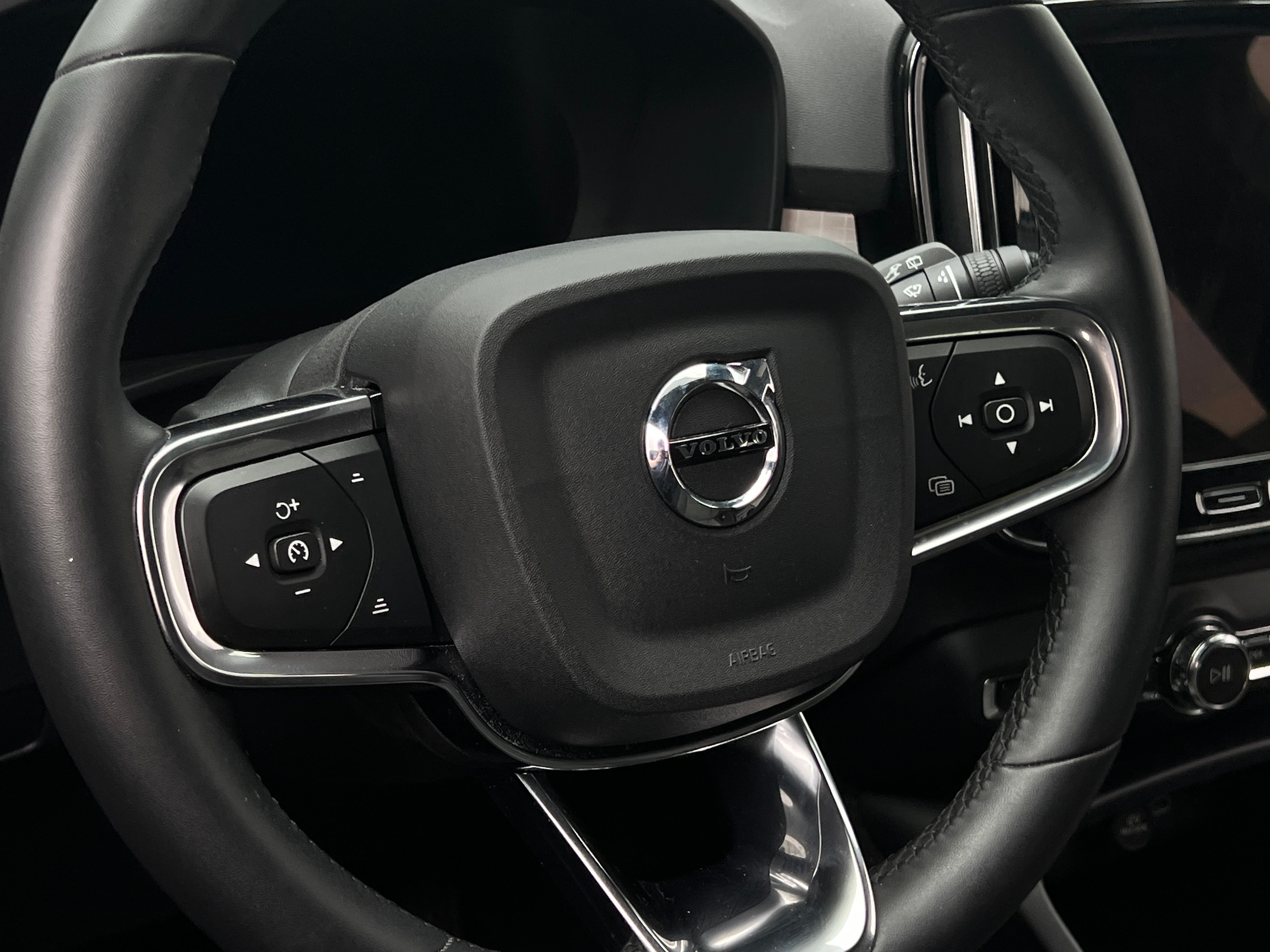 2024 Volvo XC40 B5 Core 5