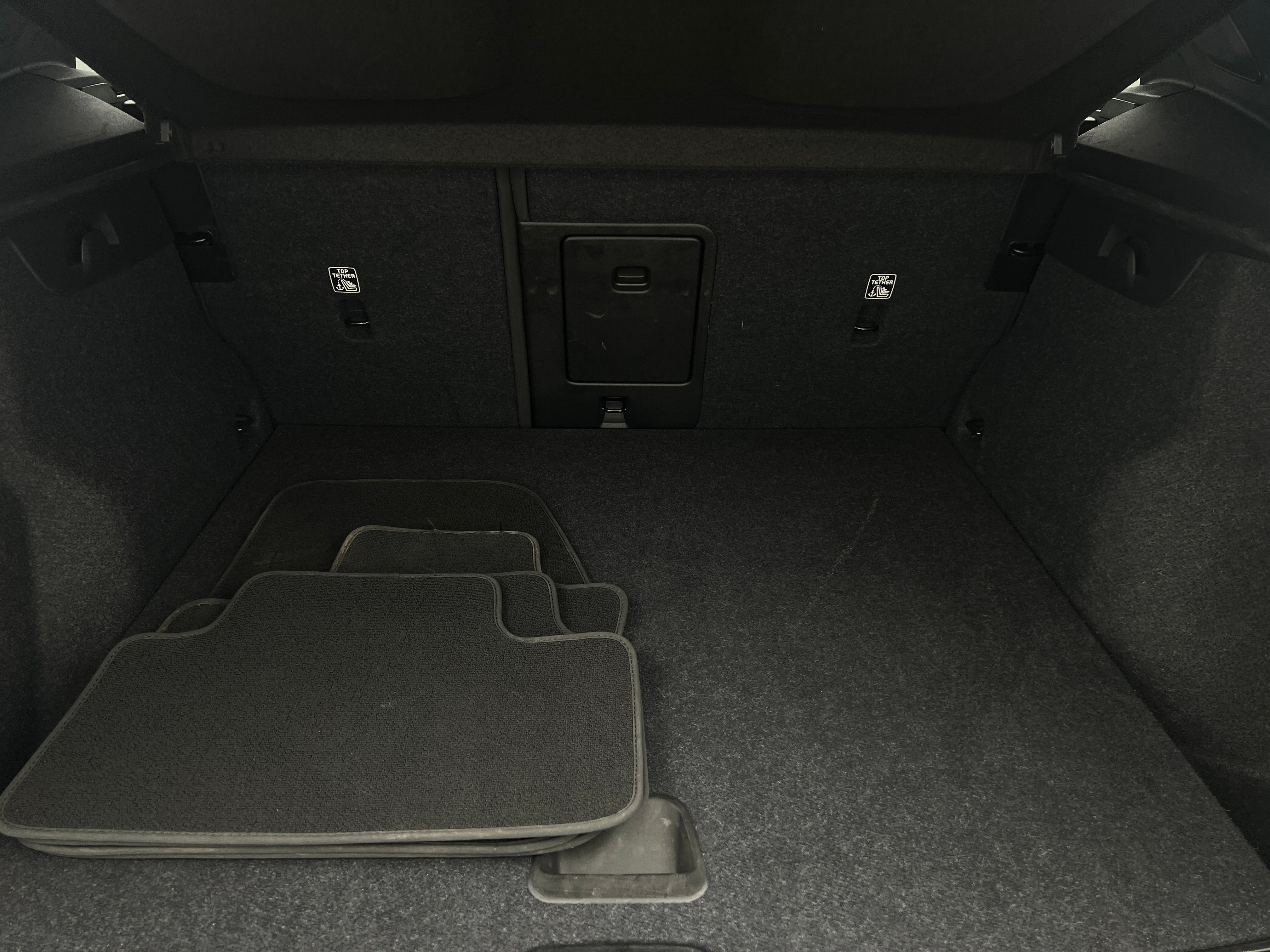 2024 Volvo XC40 B5 Core 7