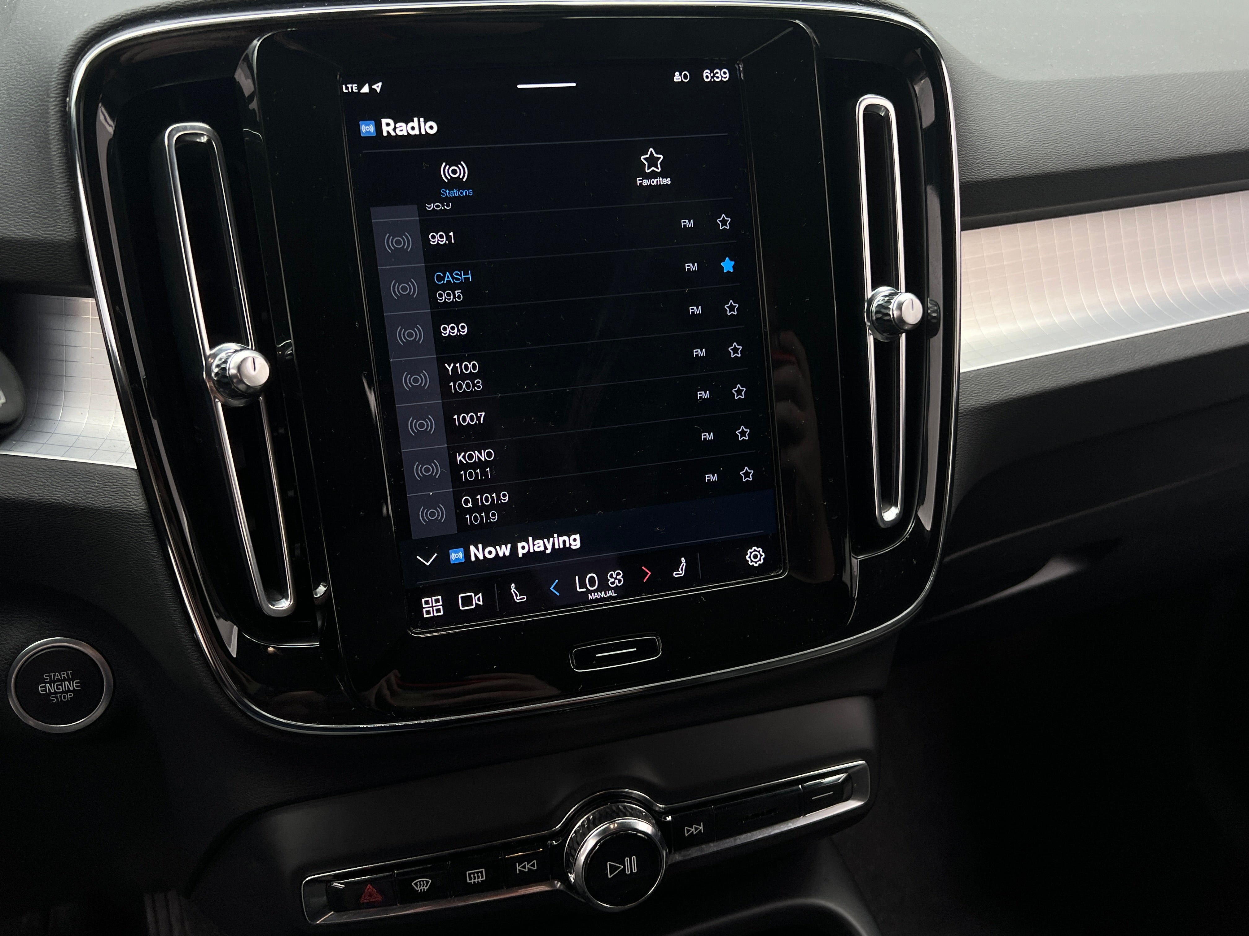 2024 Volvo XC40 B5 Core 4