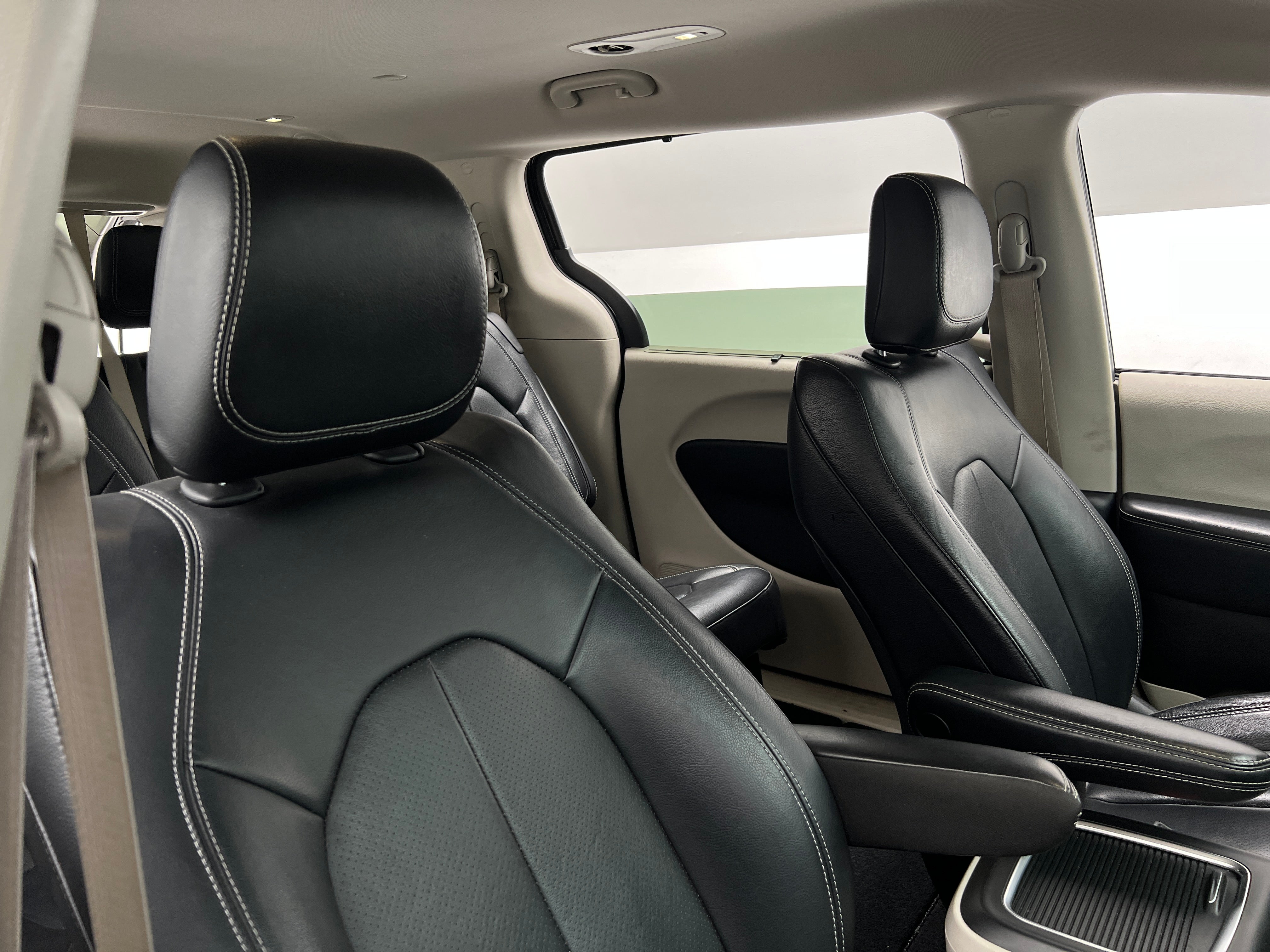 2022 Chrysler Pacifica Touring L 2