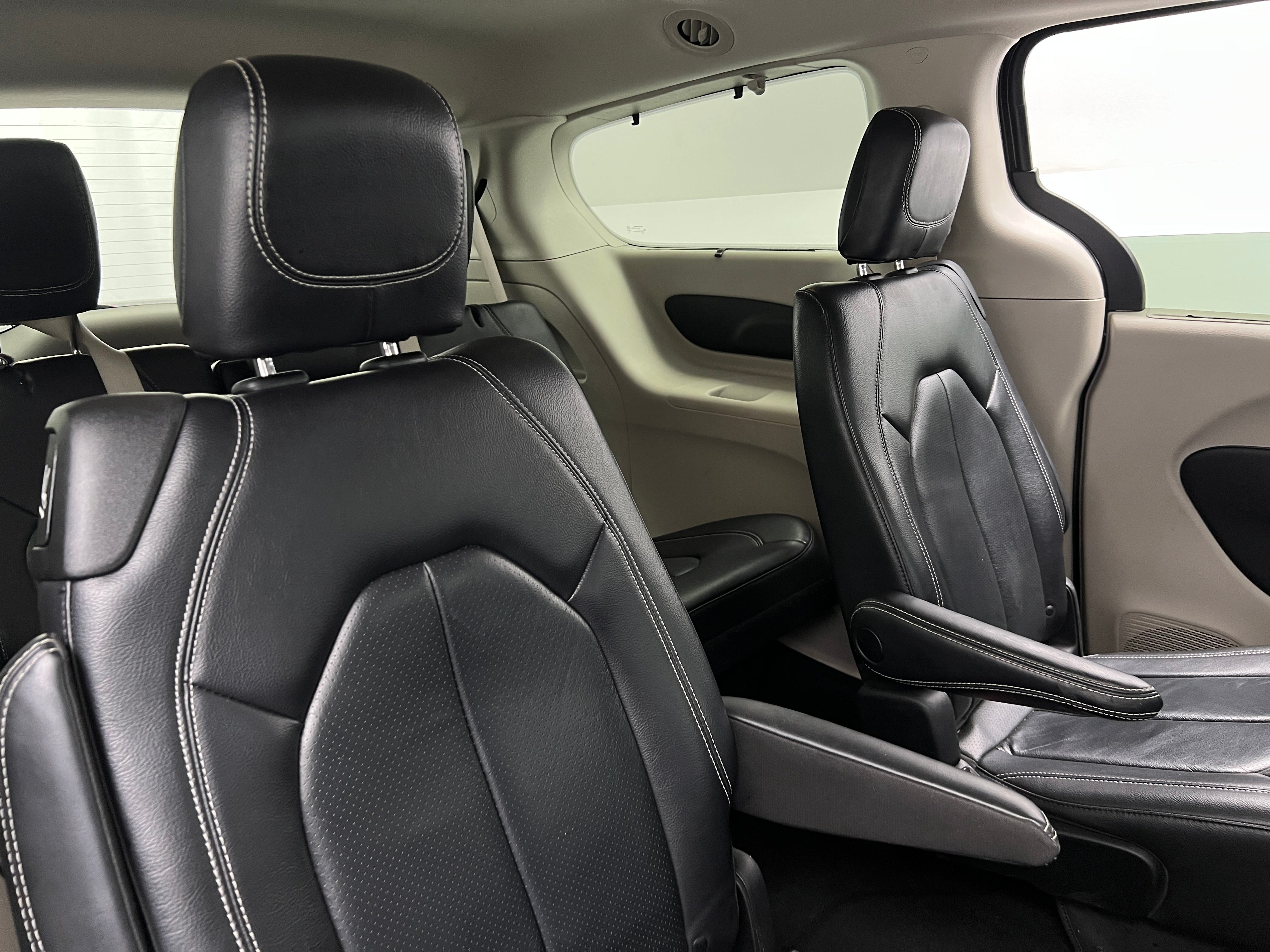 2022 Chrysler Pacifica Touring L 6