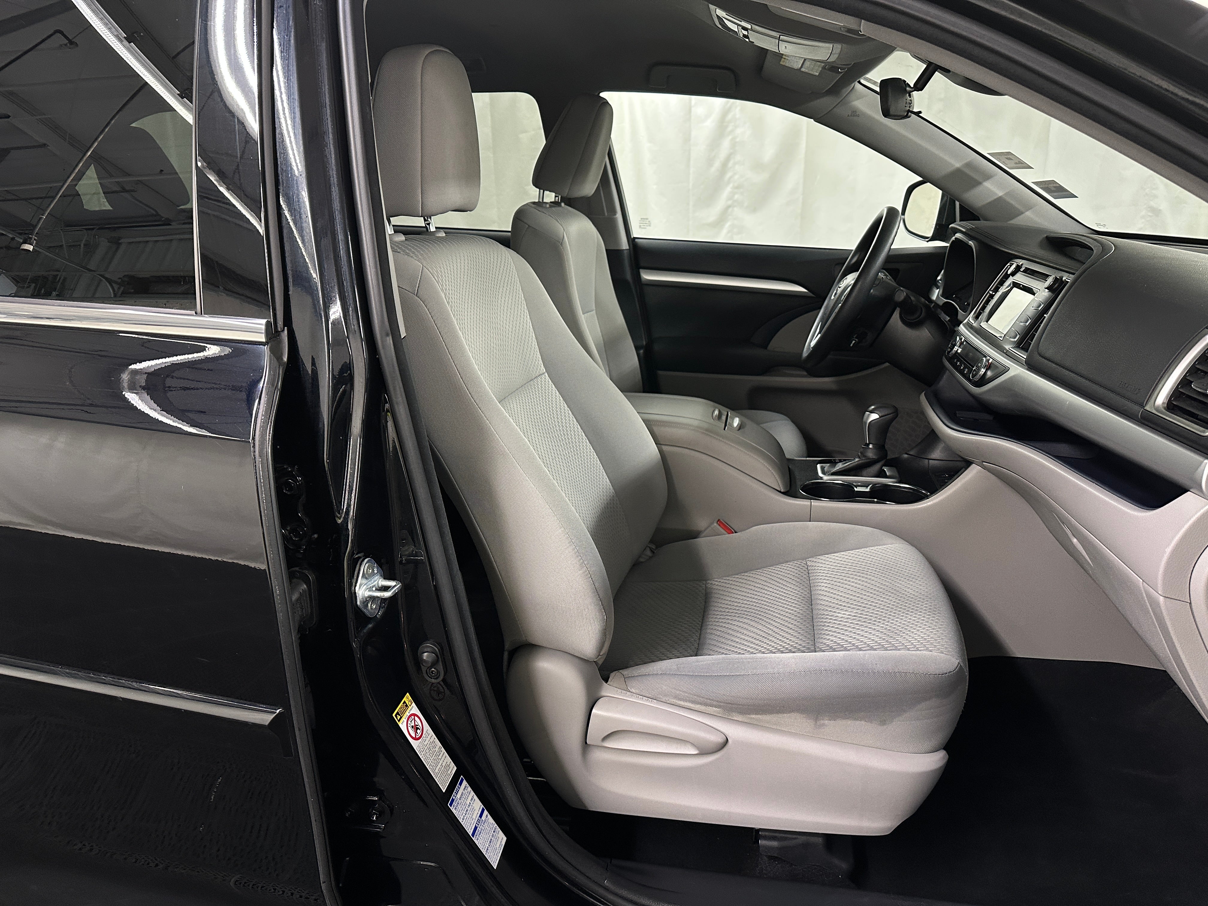 2017 Toyota Highlander LE 2