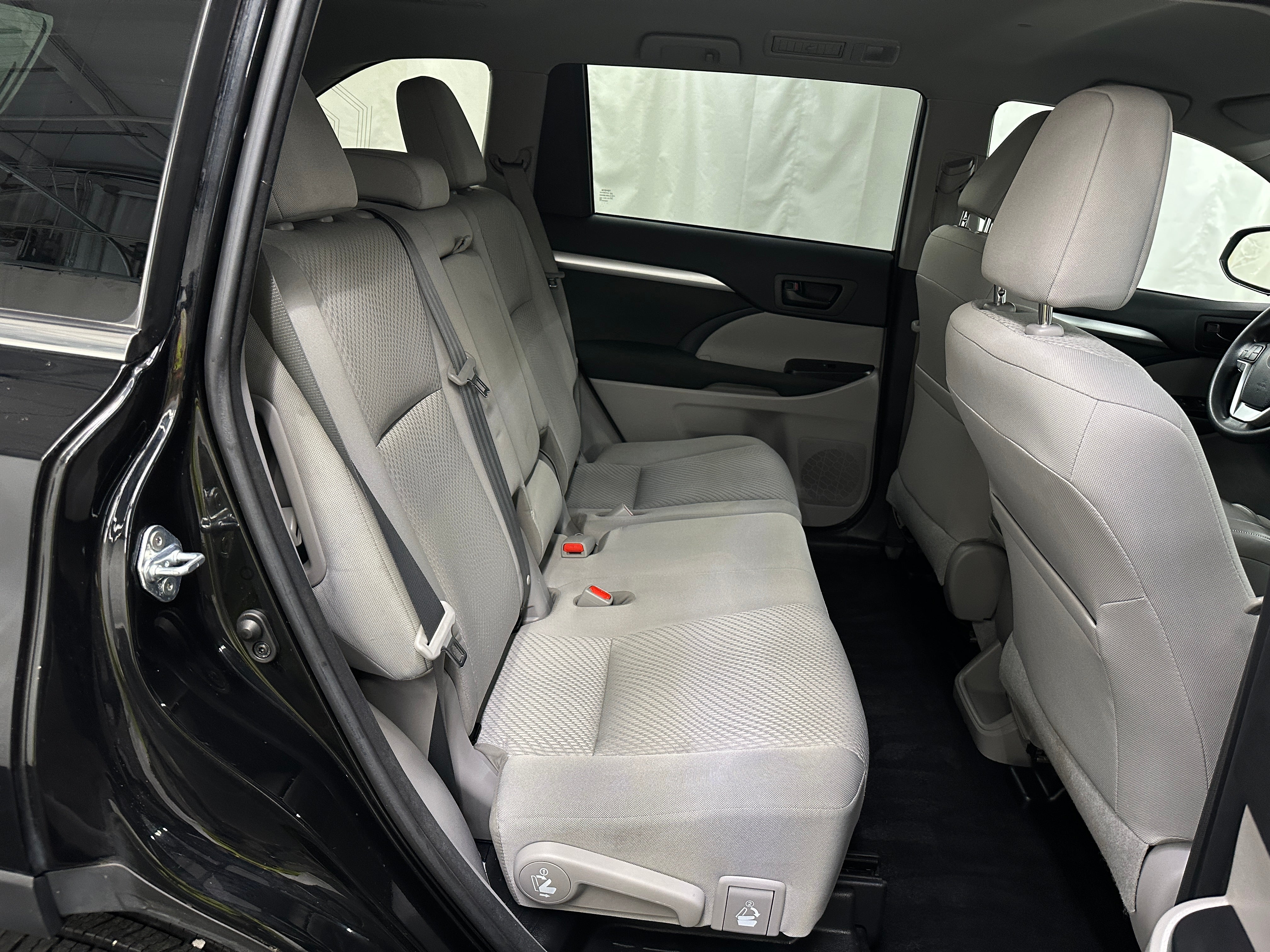 2017 Toyota Highlander LE 6