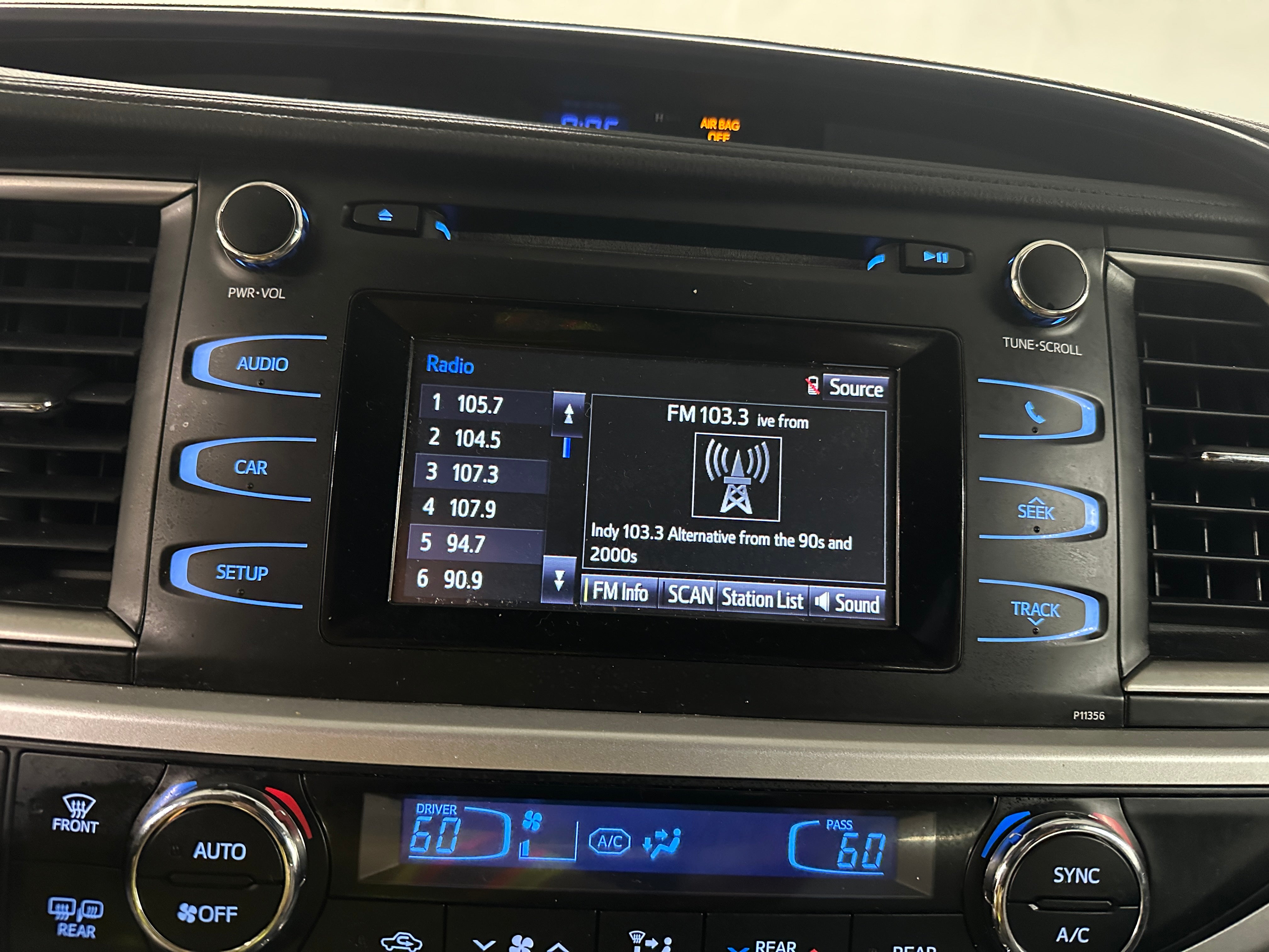 2017 Toyota Highlander LE 4