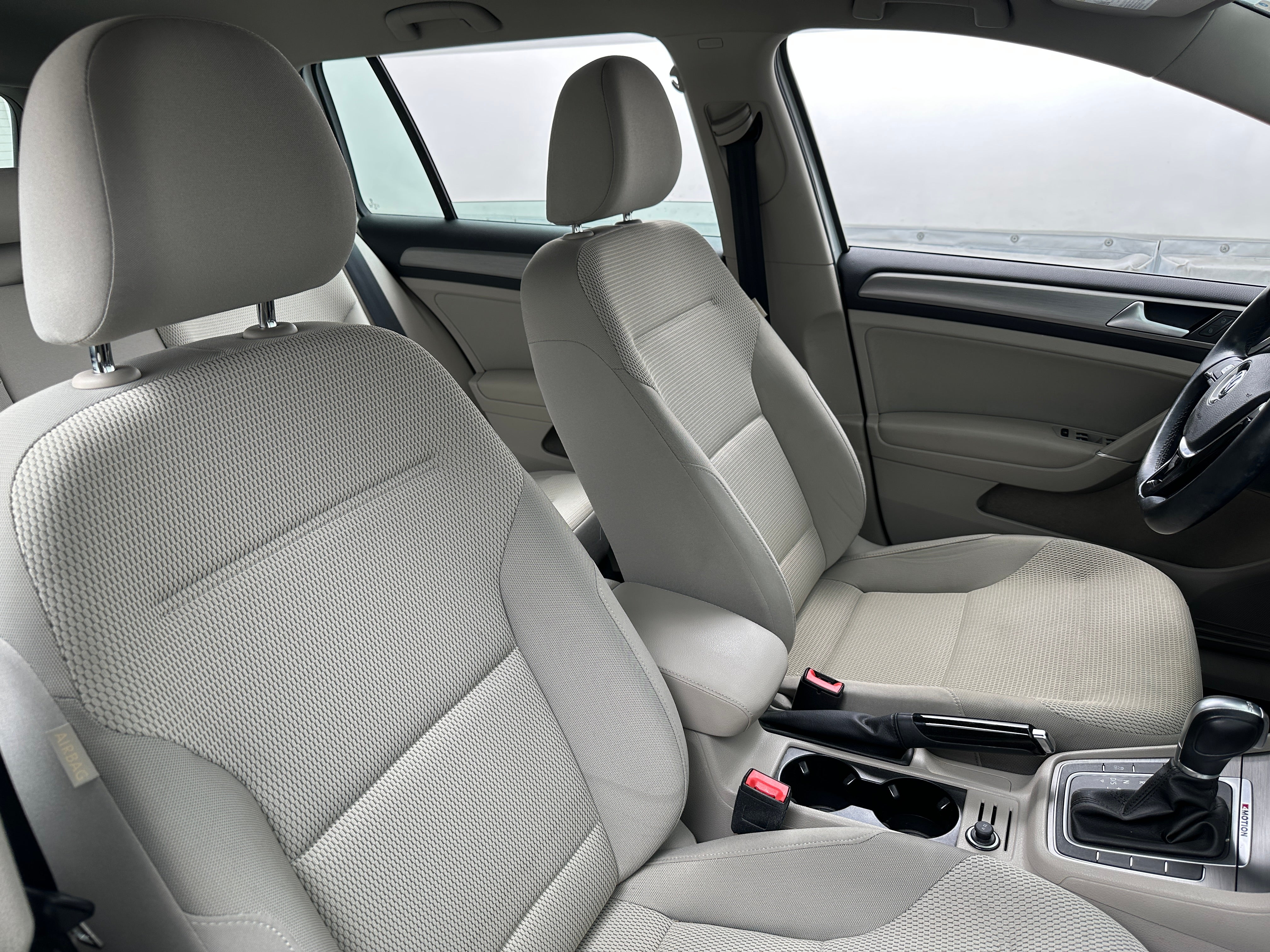 2017 Volkswagen e-Golf  2