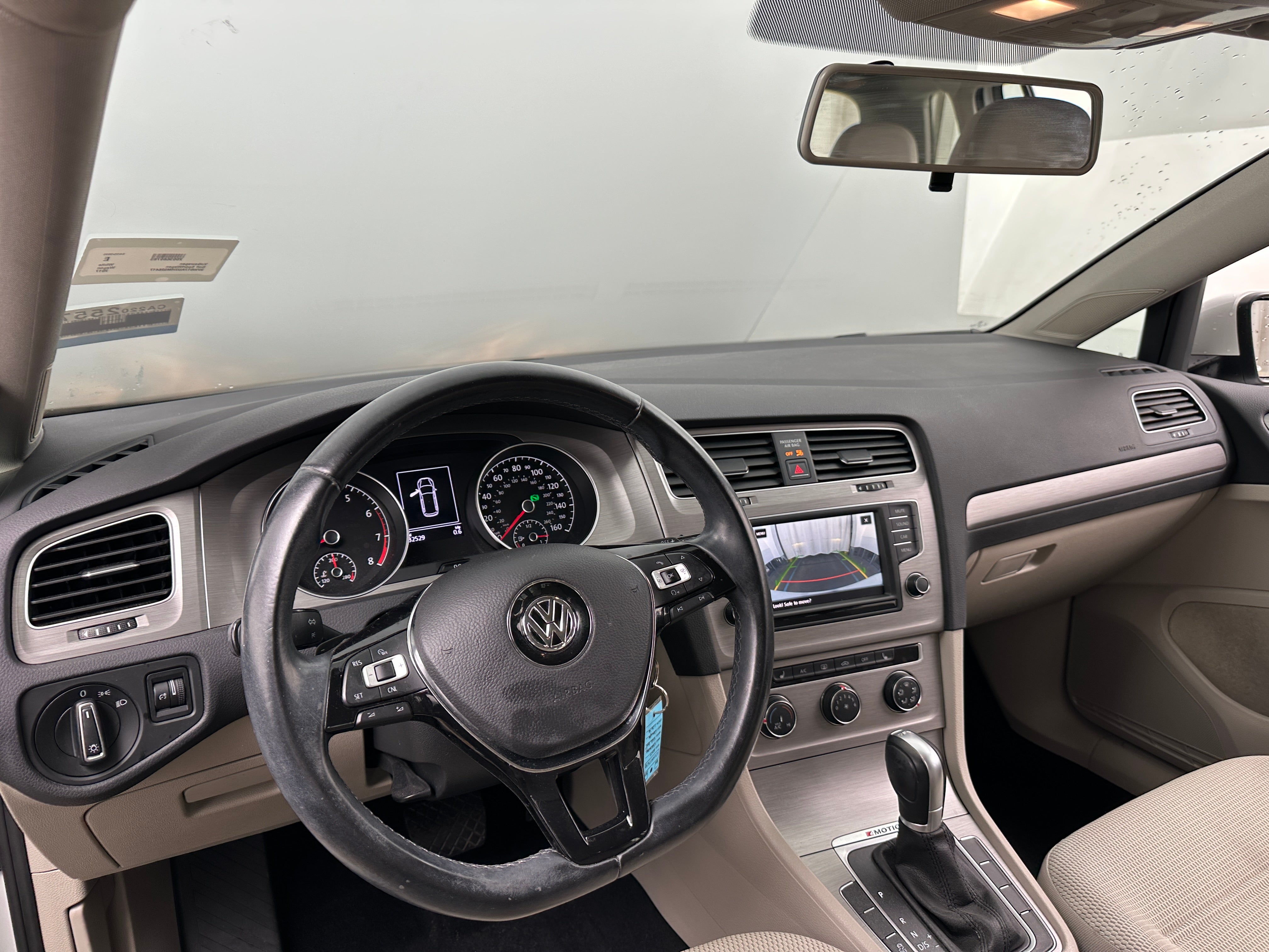 2017 Volkswagen e-Golf  3