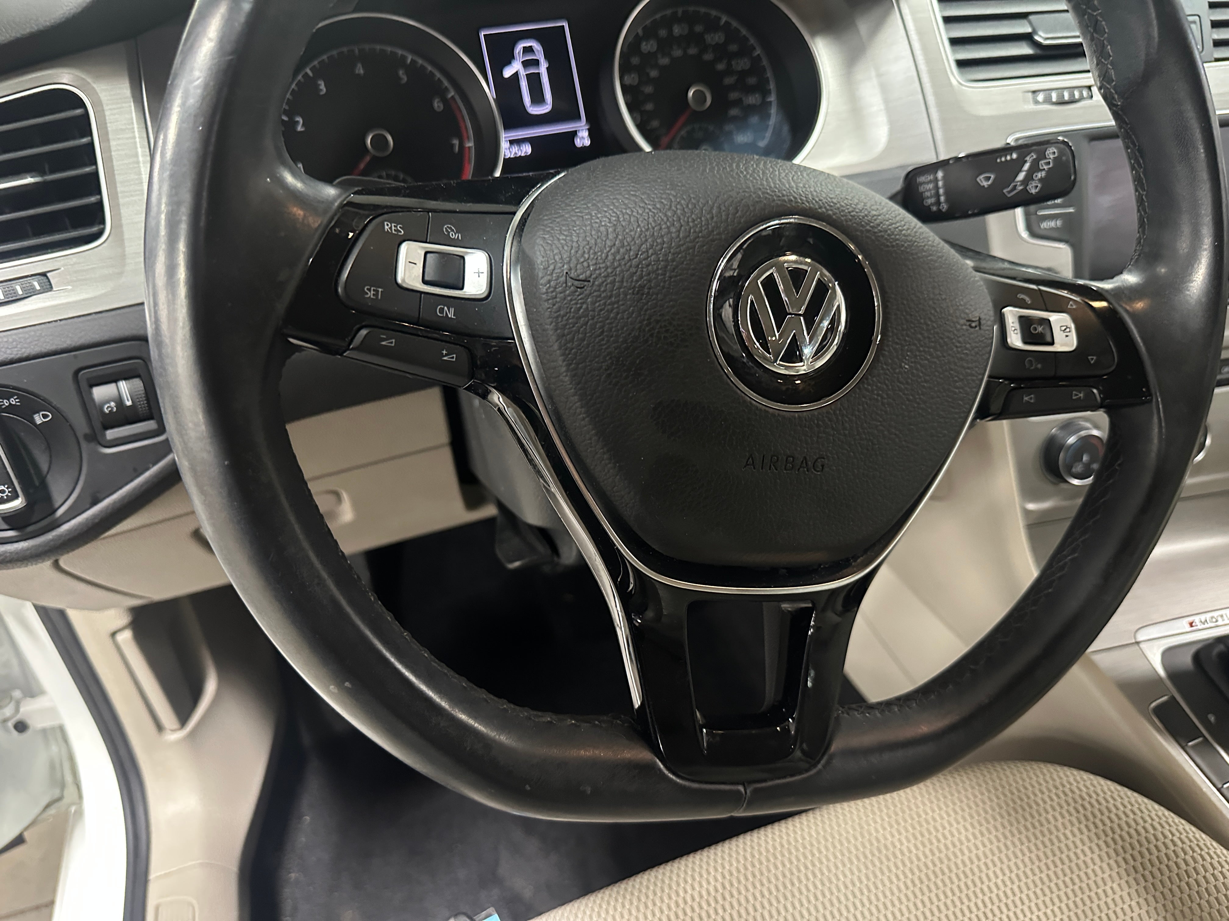 2017 Volkswagen e-Golf  5