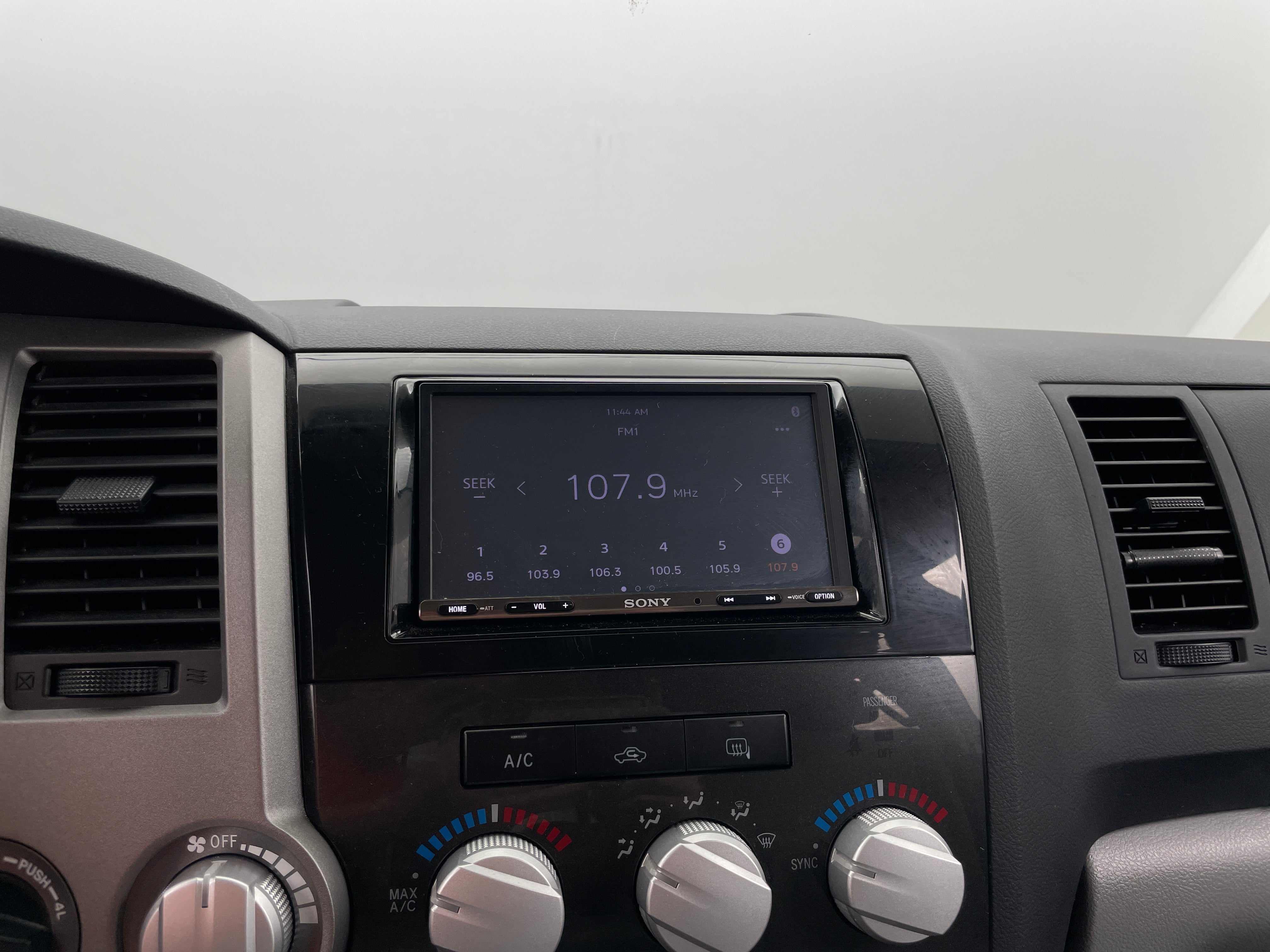 2010 Toyota Tundra  4