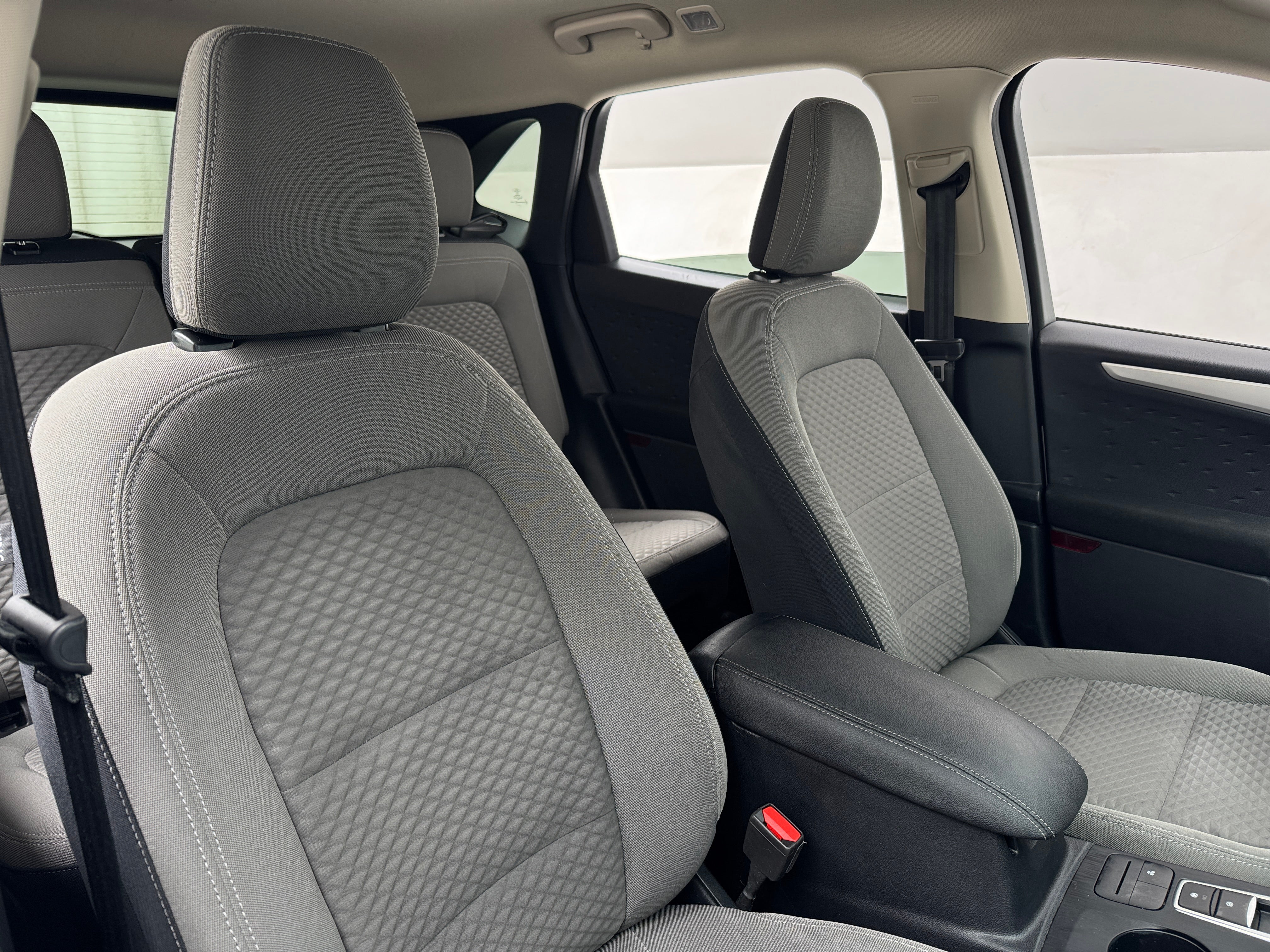 2020 Ford Escape SE 2