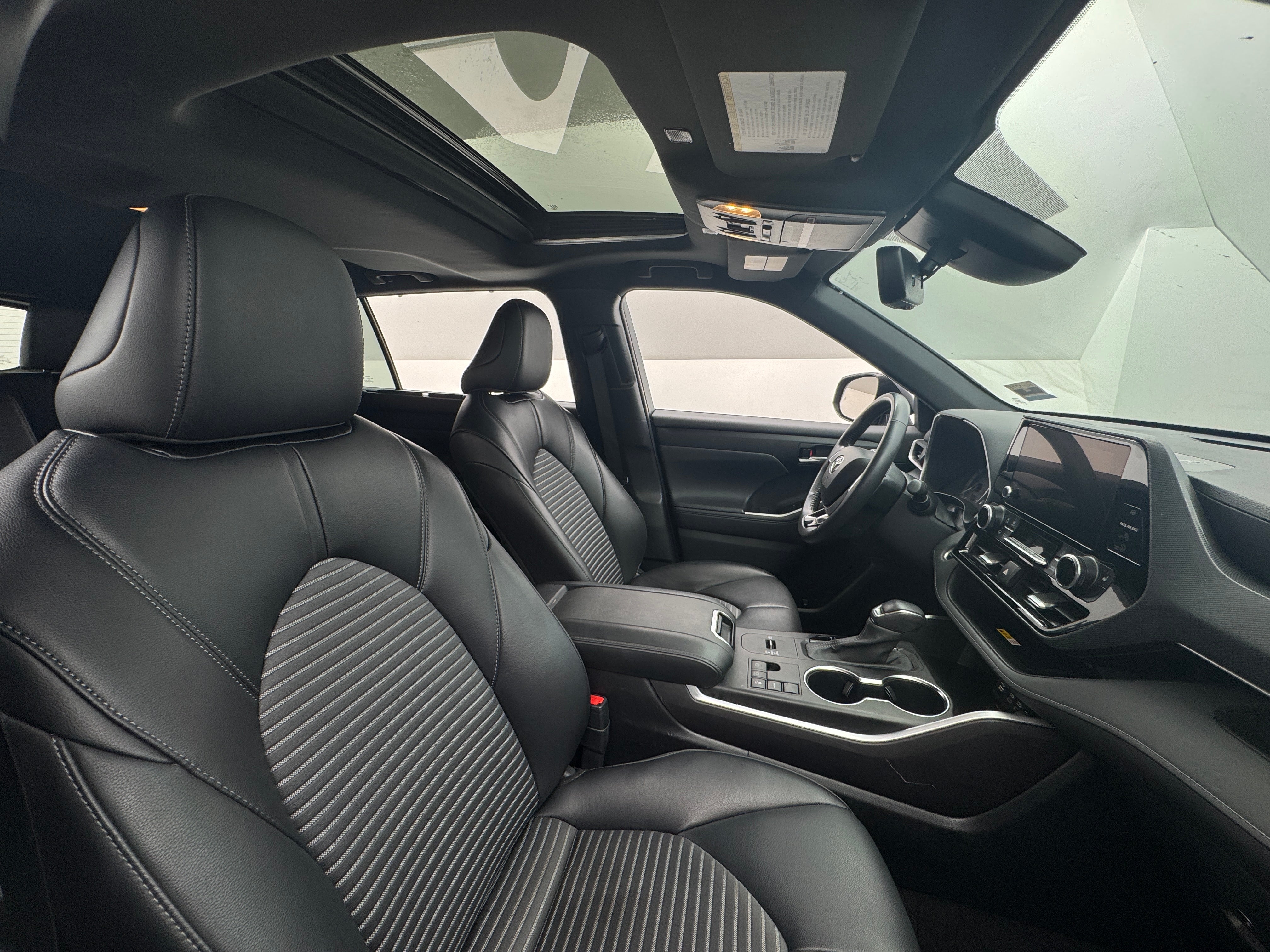 2024 Toyota Highlander XSE 2
