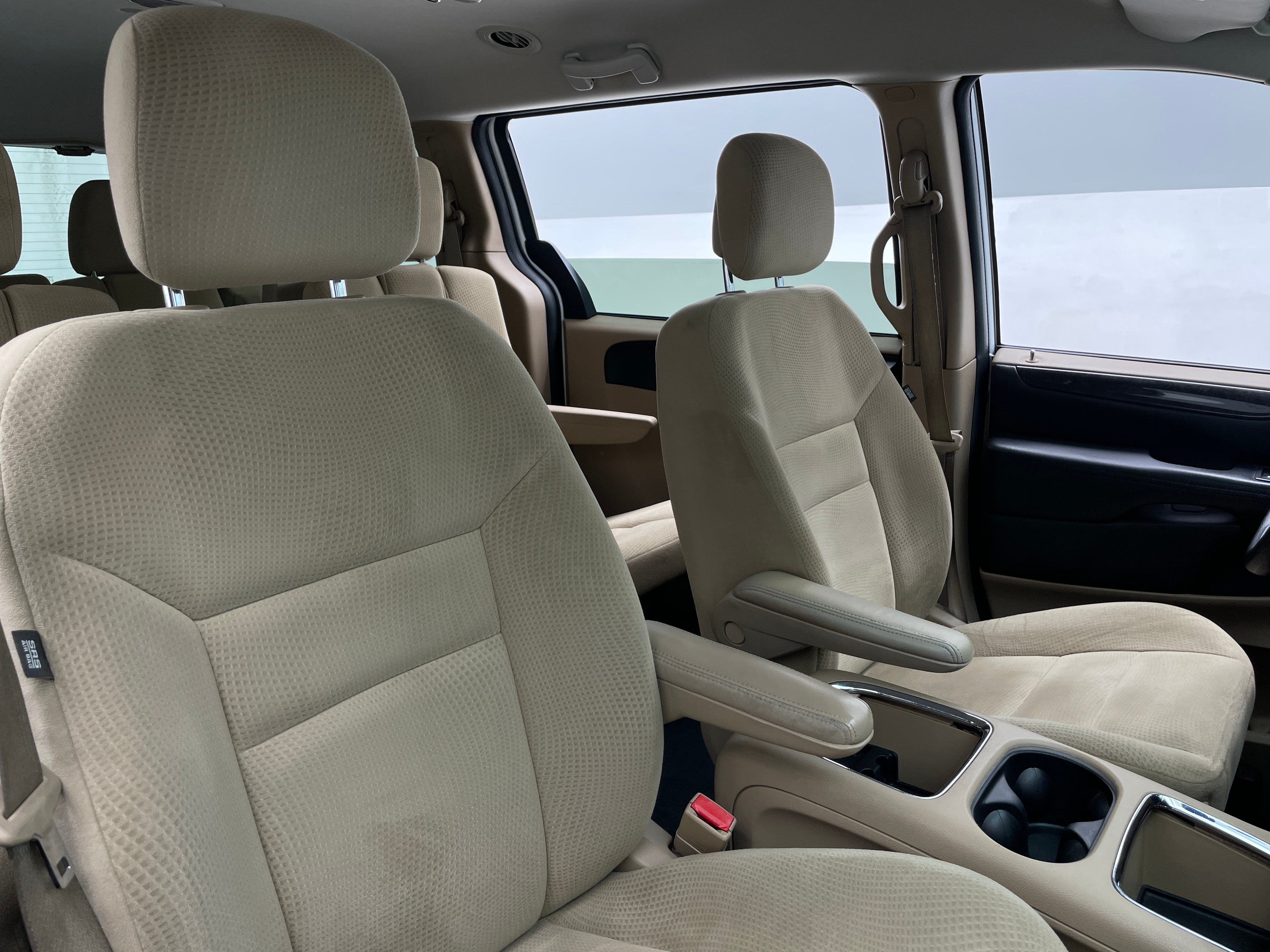 2016 Dodge Grand Caravan SXT 2