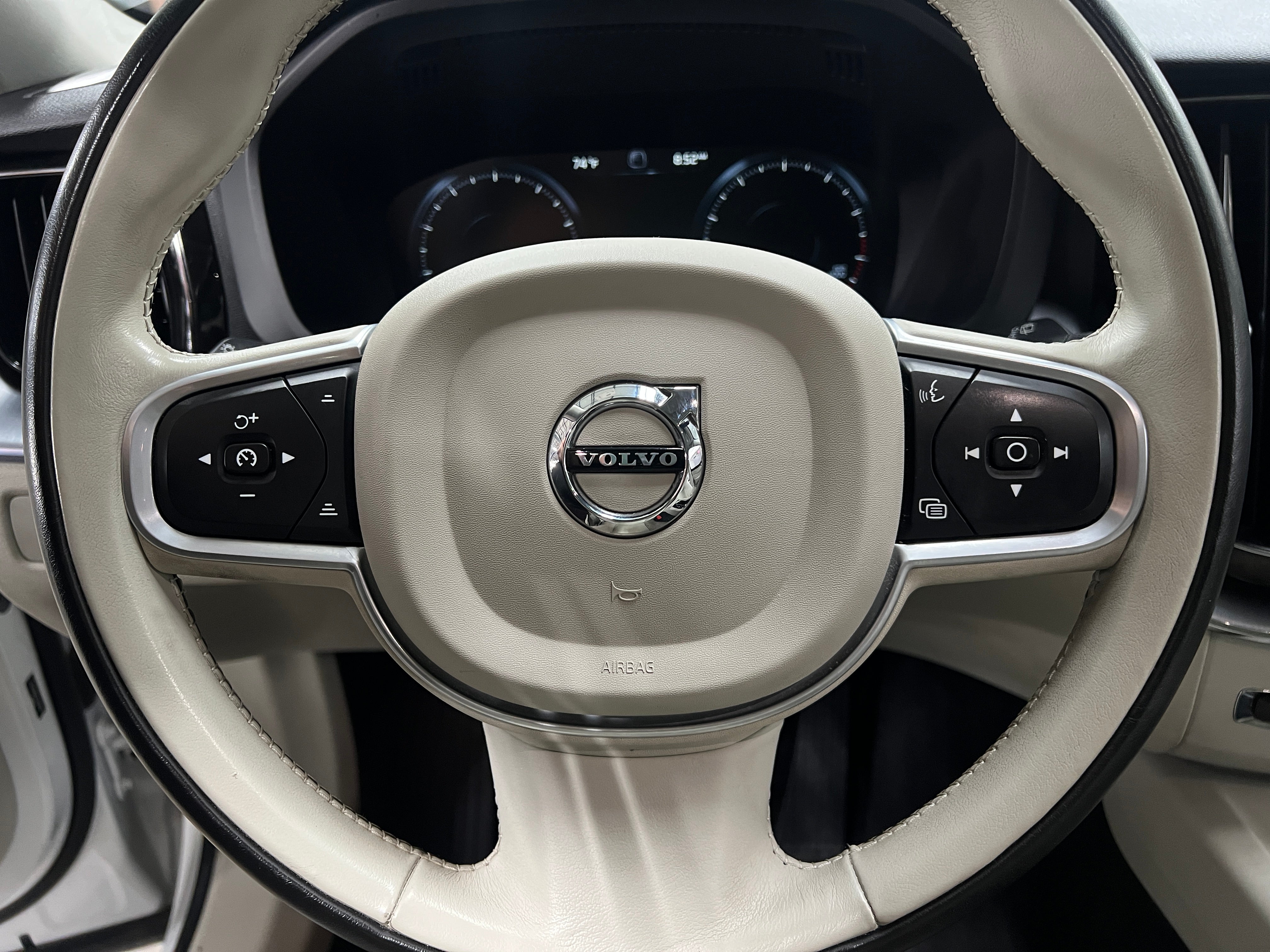 2020 Volvo XC60 T5 Momentum 4