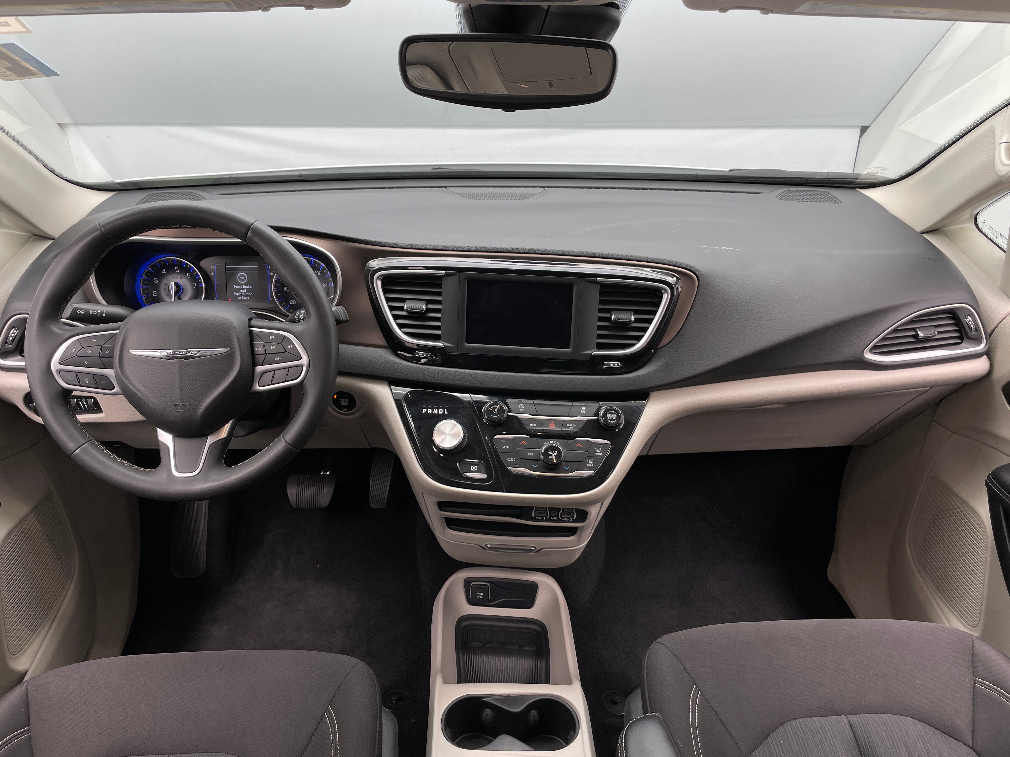 2023 Chrysler Voyager LX 3
