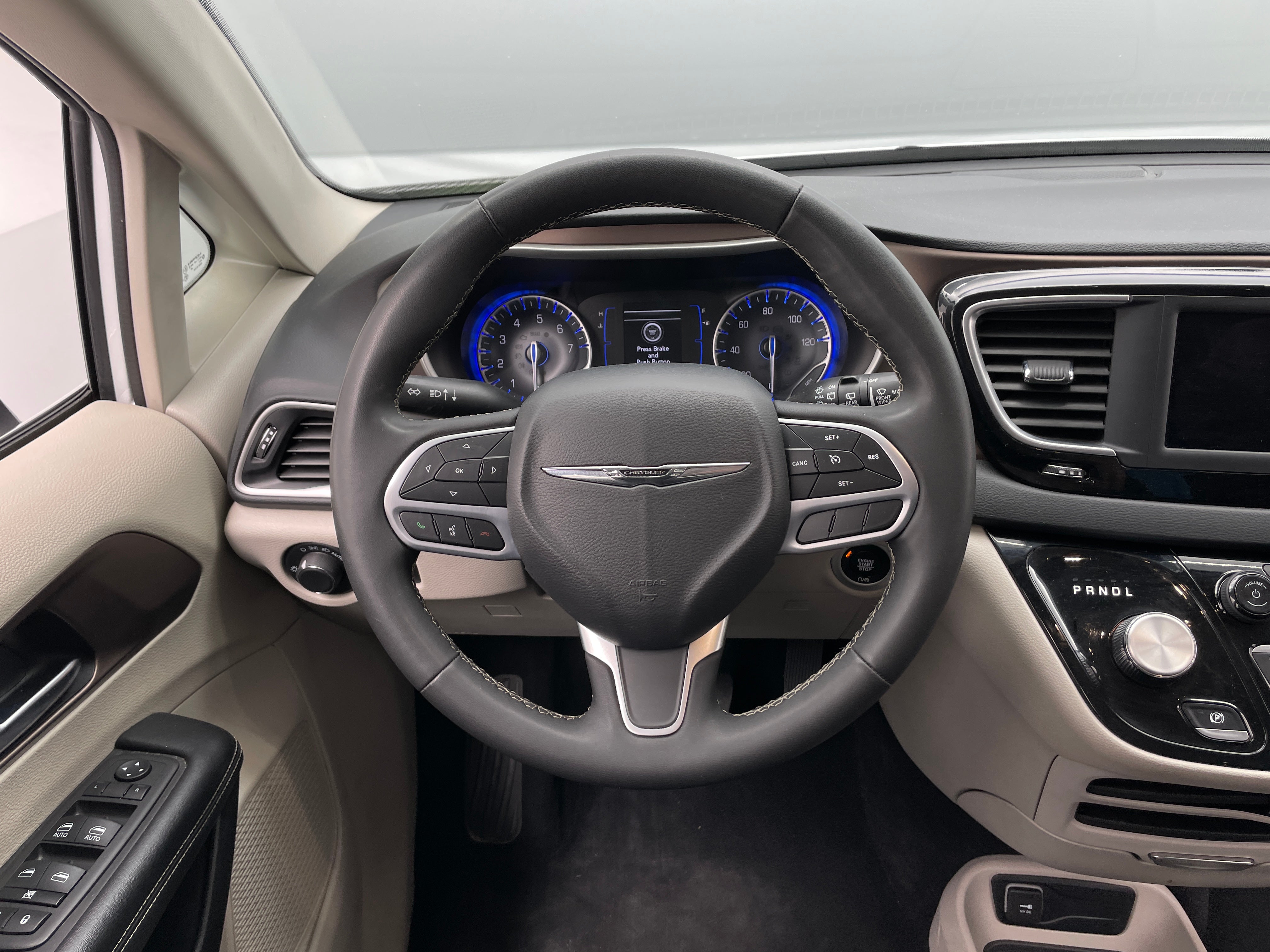 2023 Chrysler Voyager LX 5