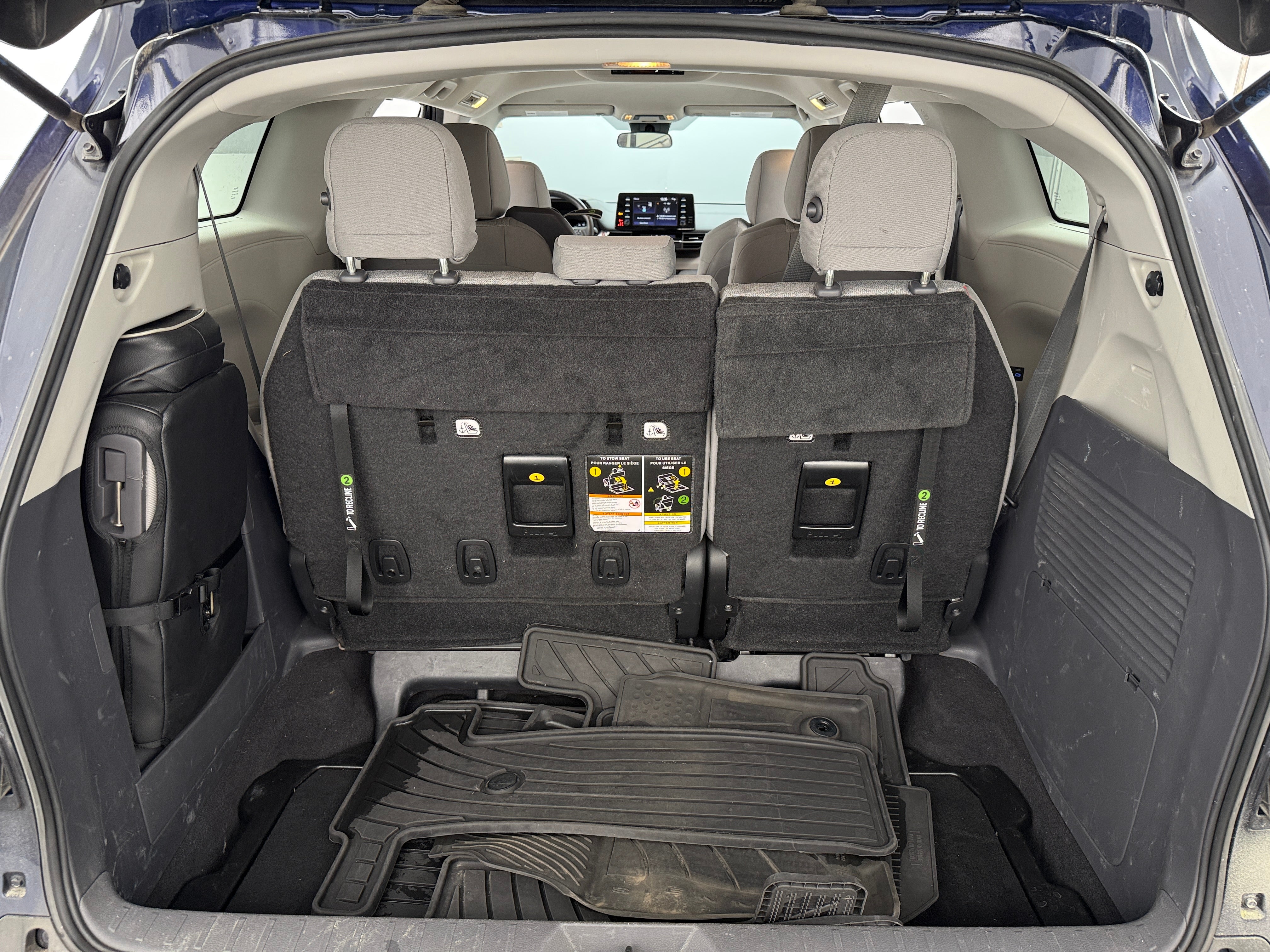 2022 Toyota Sienna LE 7