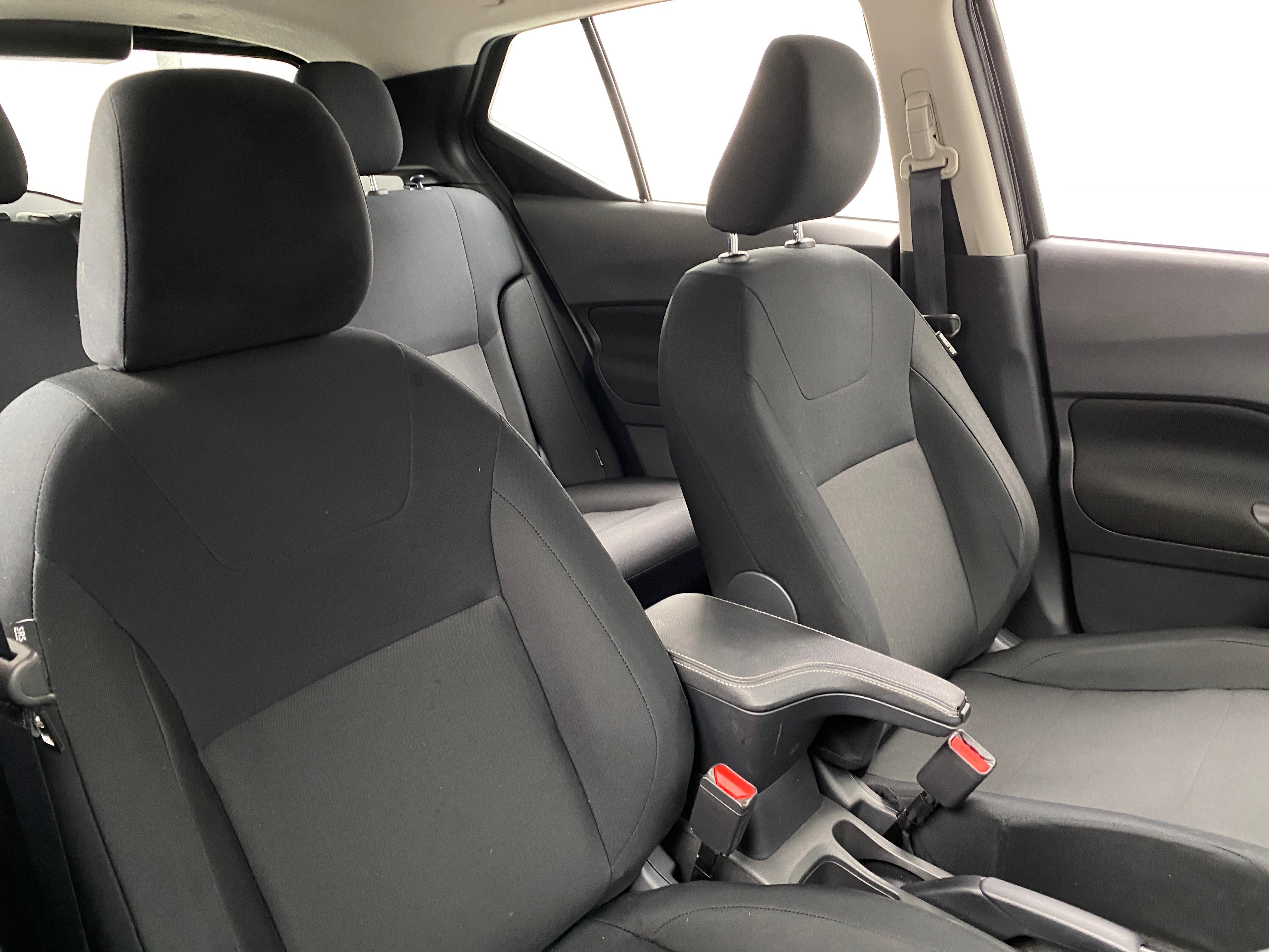 2024 Nissan Kicks S 2