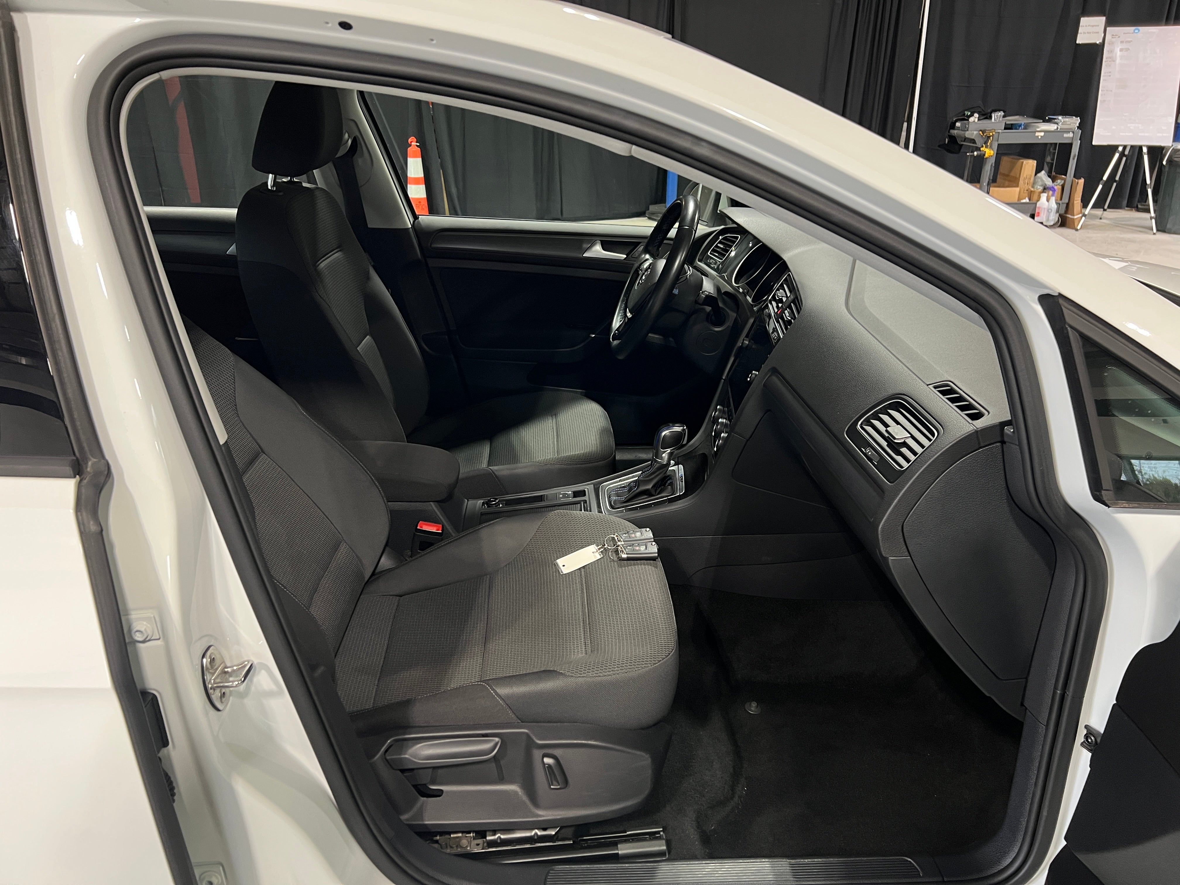 2019 Volkswagen e-Golf SE 2