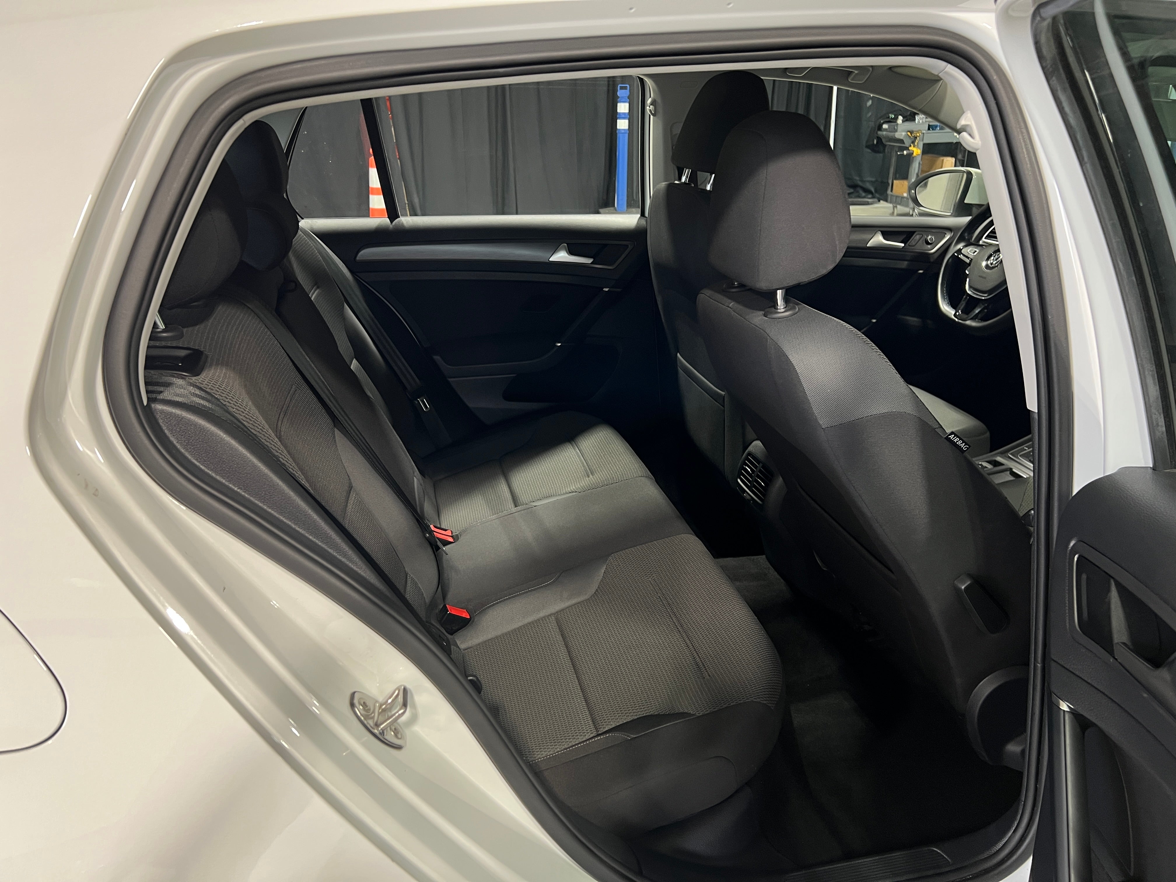 2019 Volkswagen e-Golf SE 6