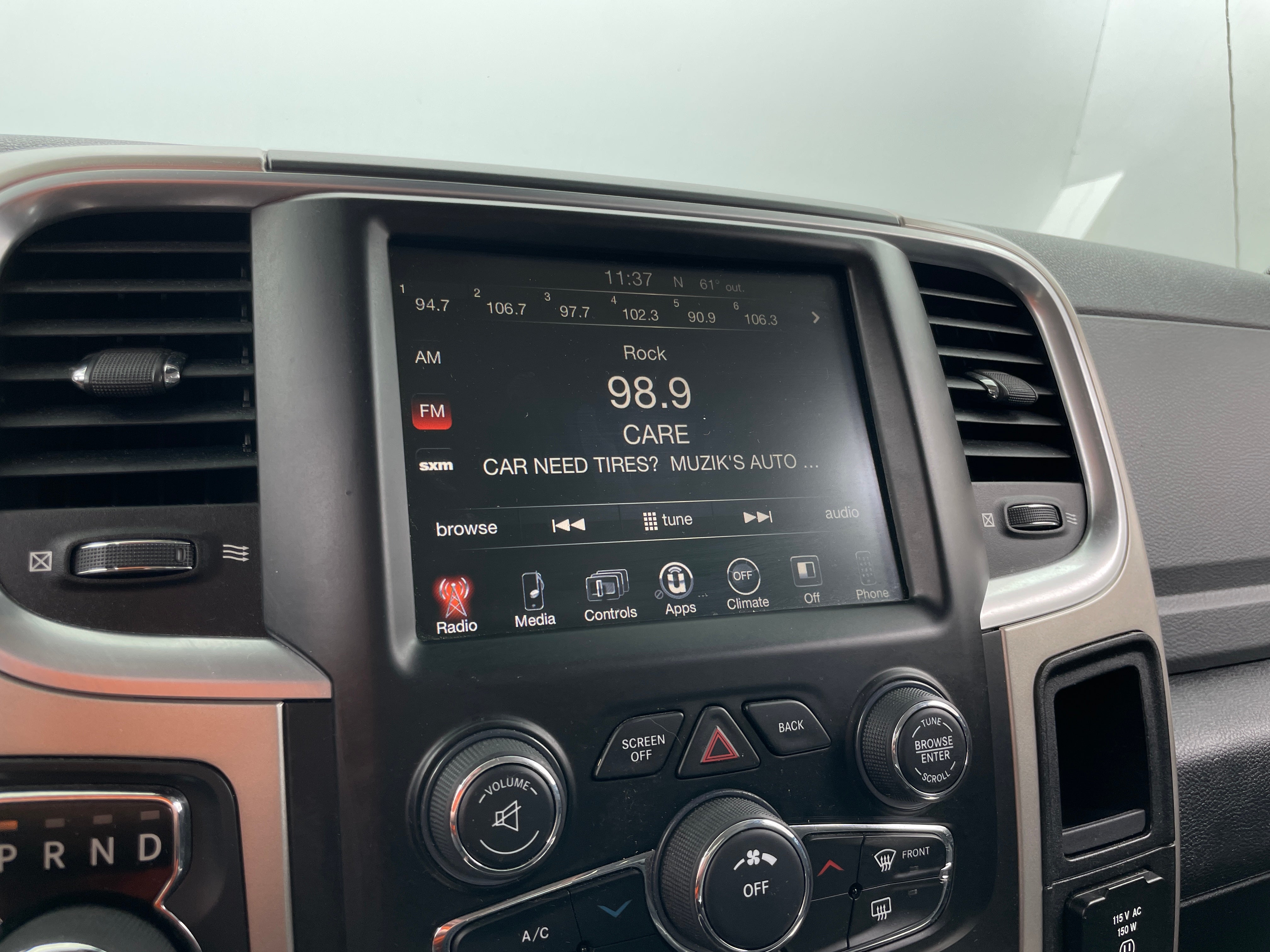 2016 RAM 1500 SLT 4