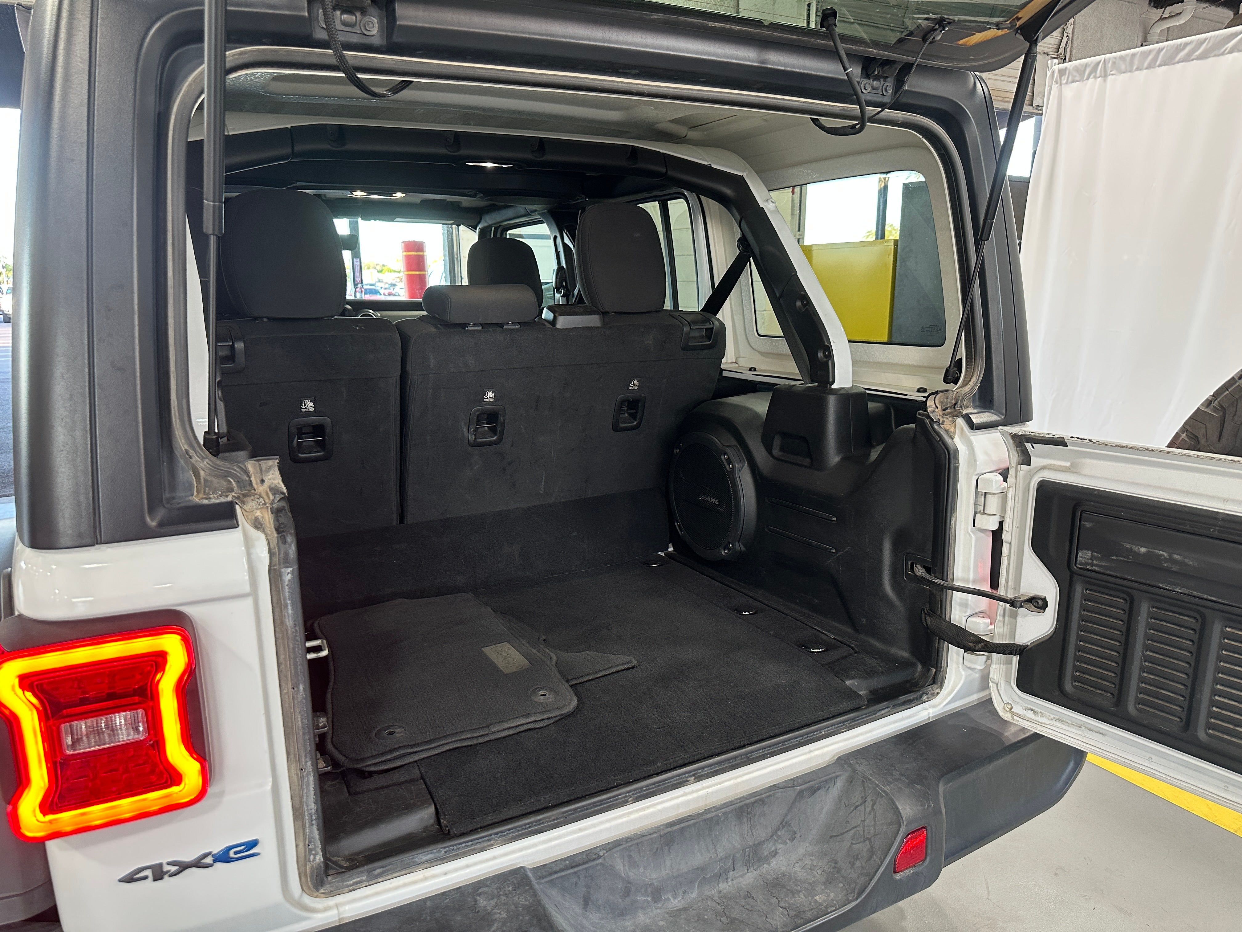 2023 Jeep Wrangler Rubicon 4xe 7