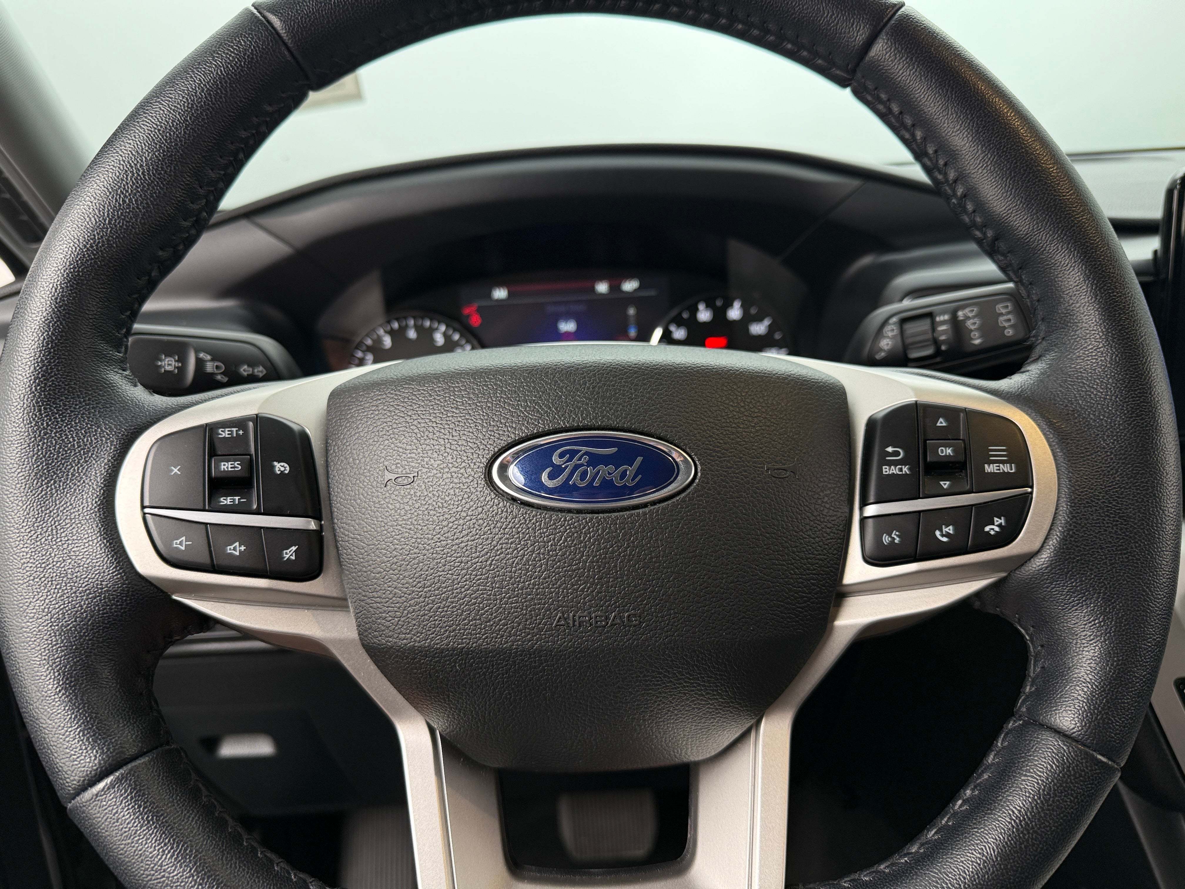 2022 Ford Explorer XLT 4