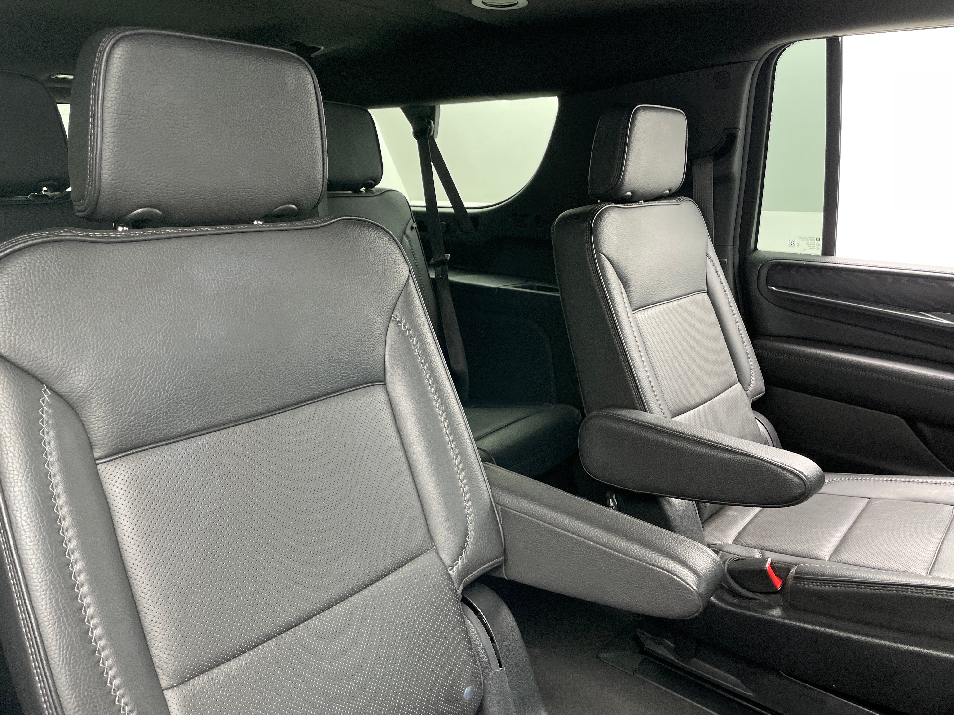 2023 GMC Yukon XL Denali 5