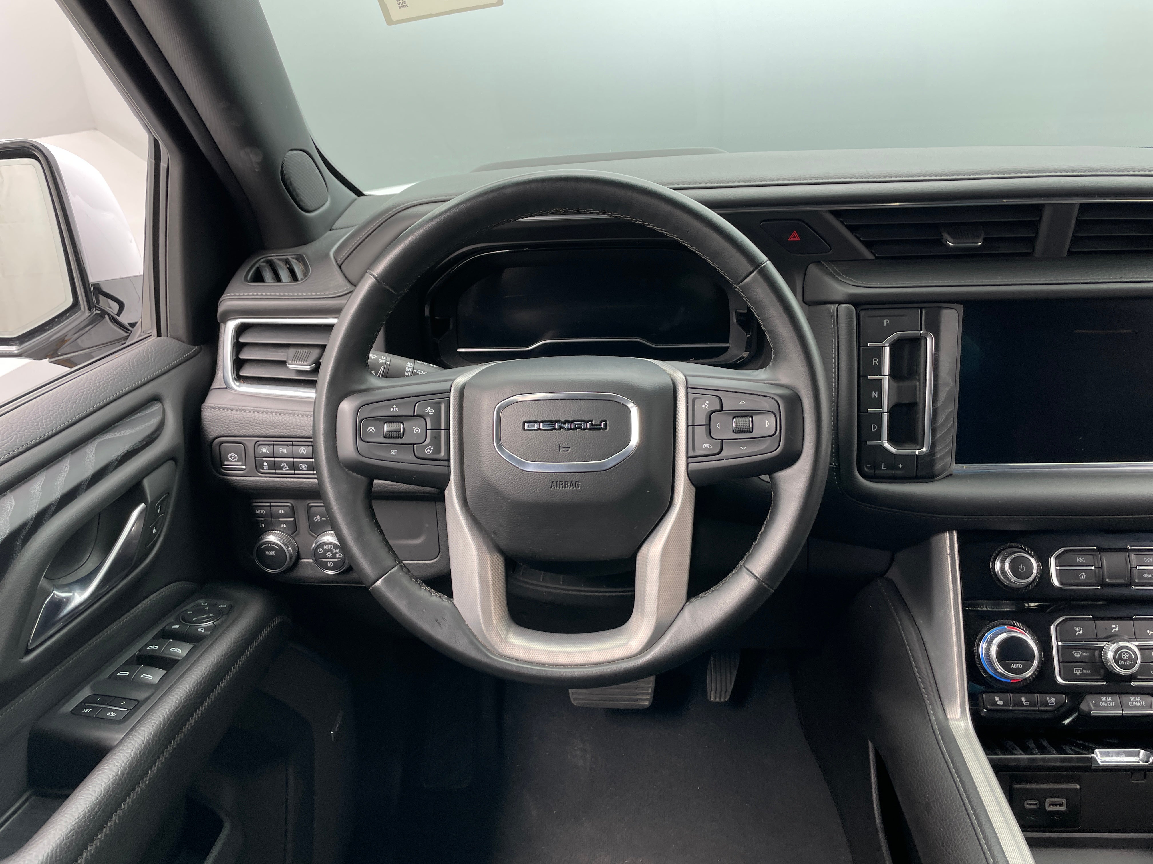 2023 GMC Yukon XL Denali 4
