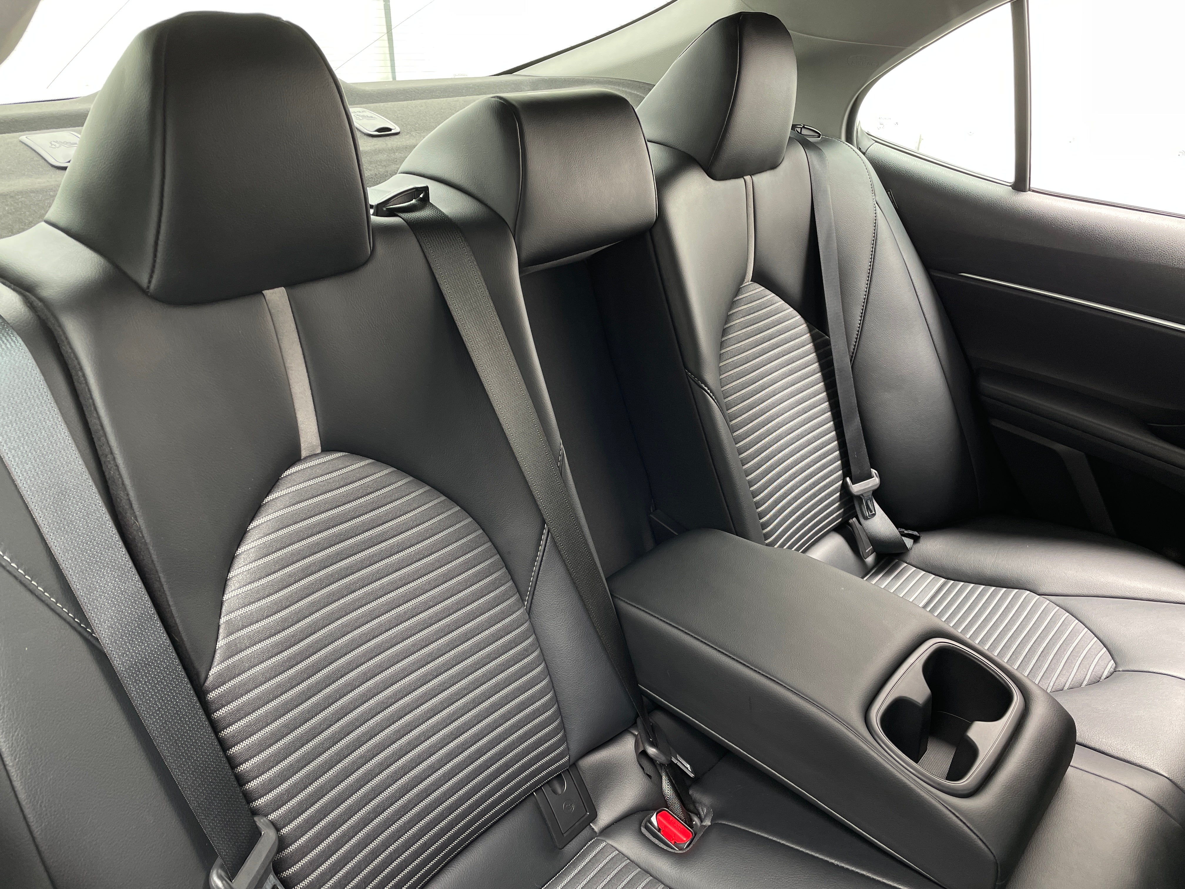 2020 Toyota Camry SE 6