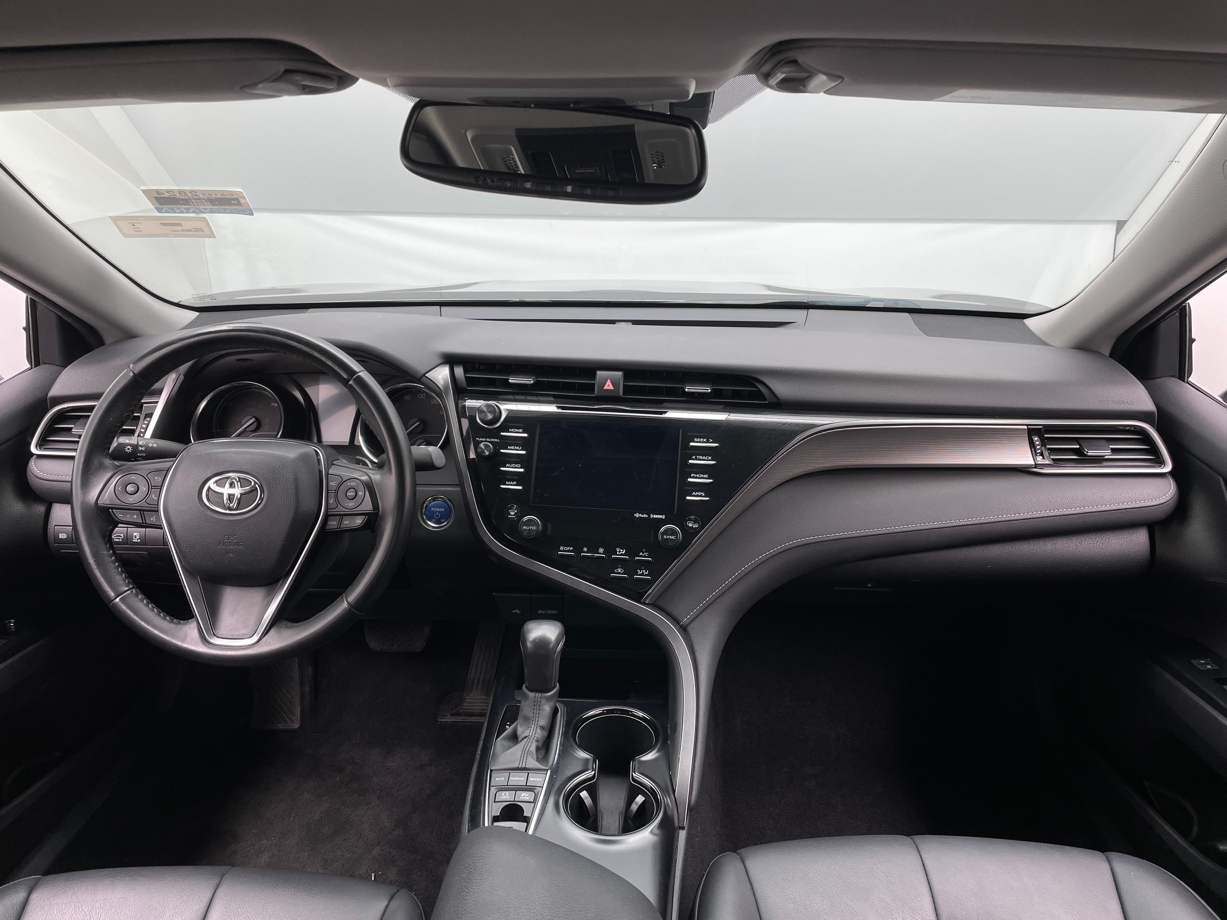 2020 Toyota Camry SE 3