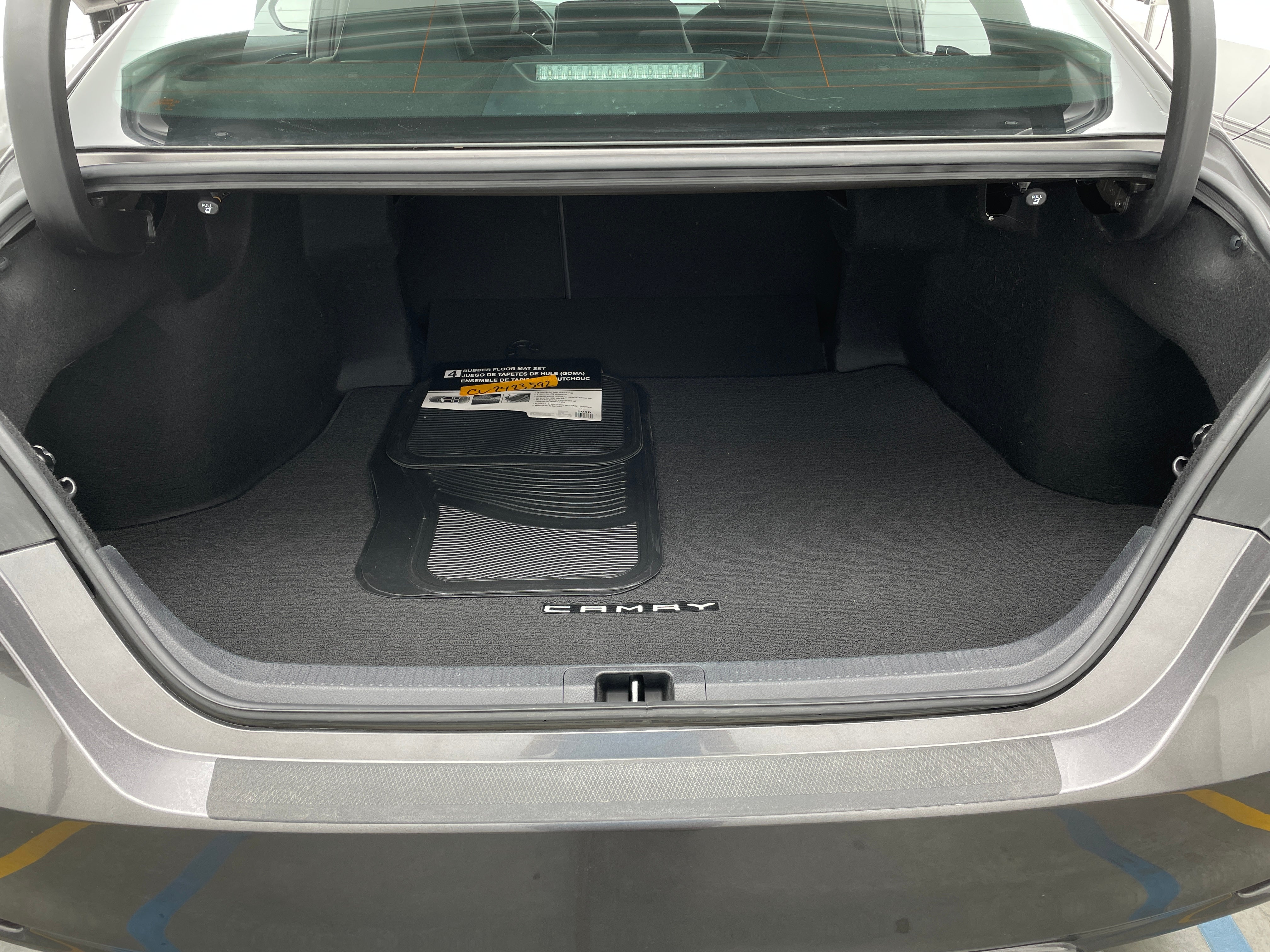 2020 Toyota Camry SE 7
