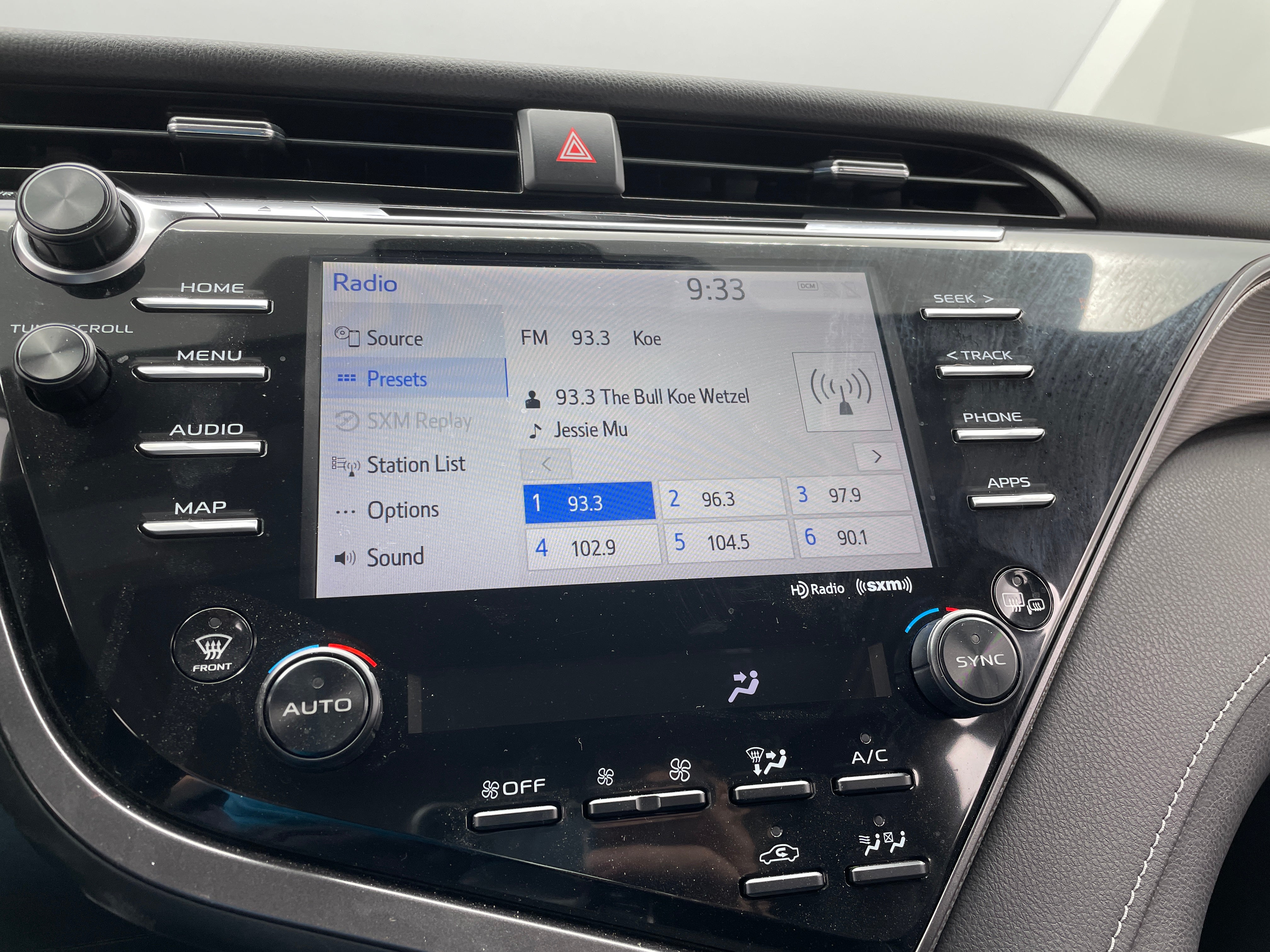 2020 Toyota Camry SE 4