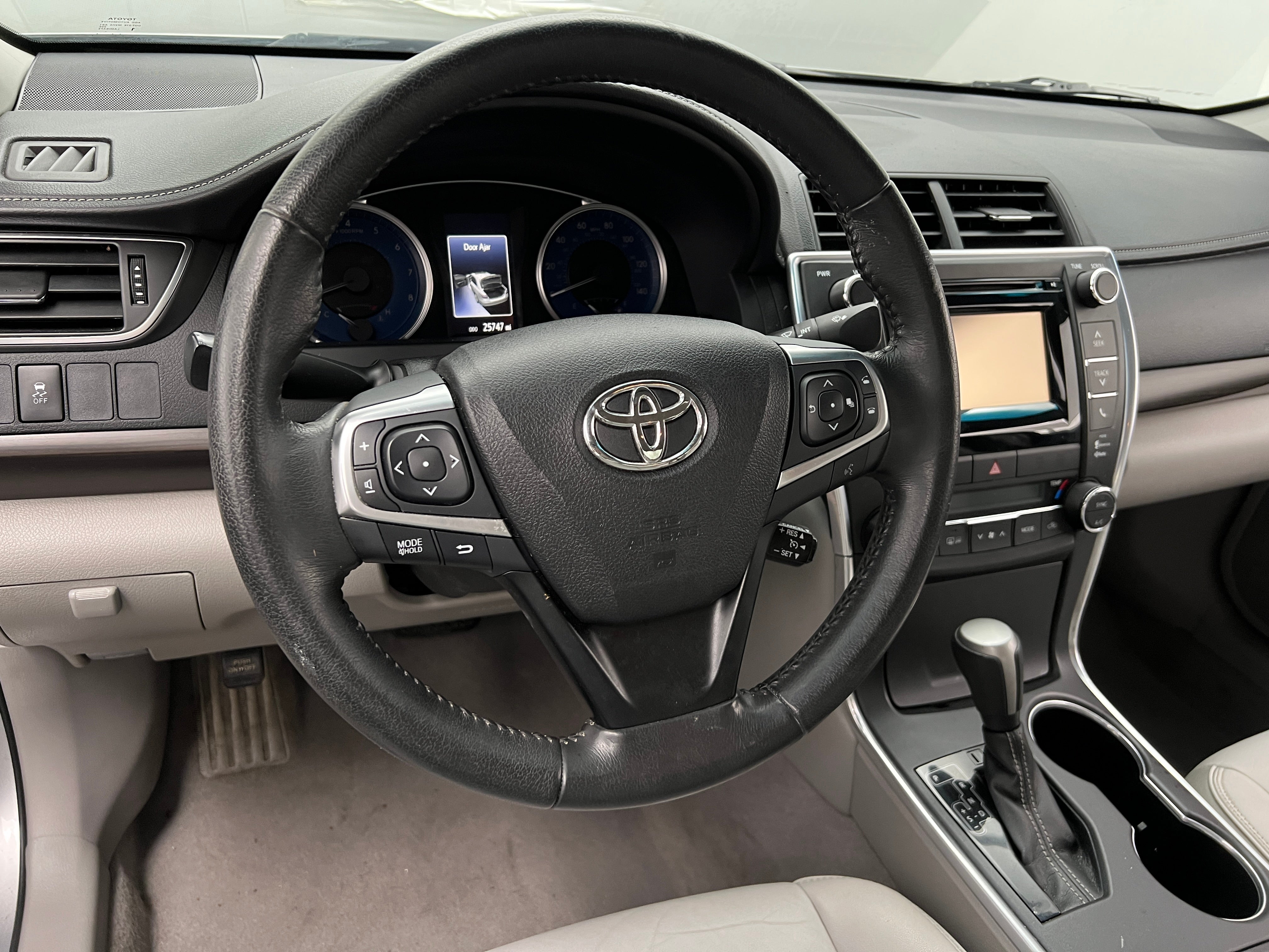 2015 Toyota Camry XLE 4