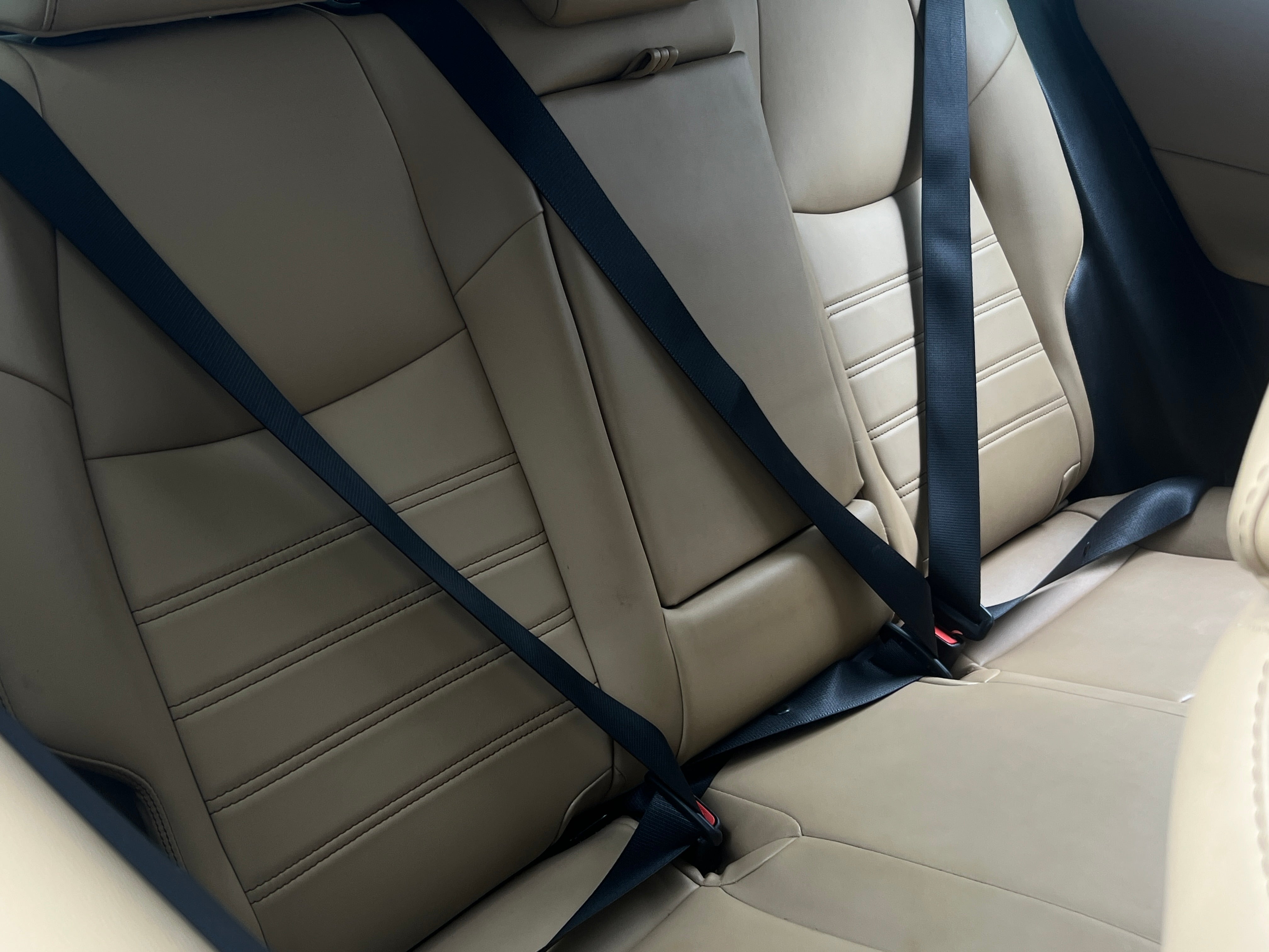 2022 Toyota RAV4 XLE Premium 5