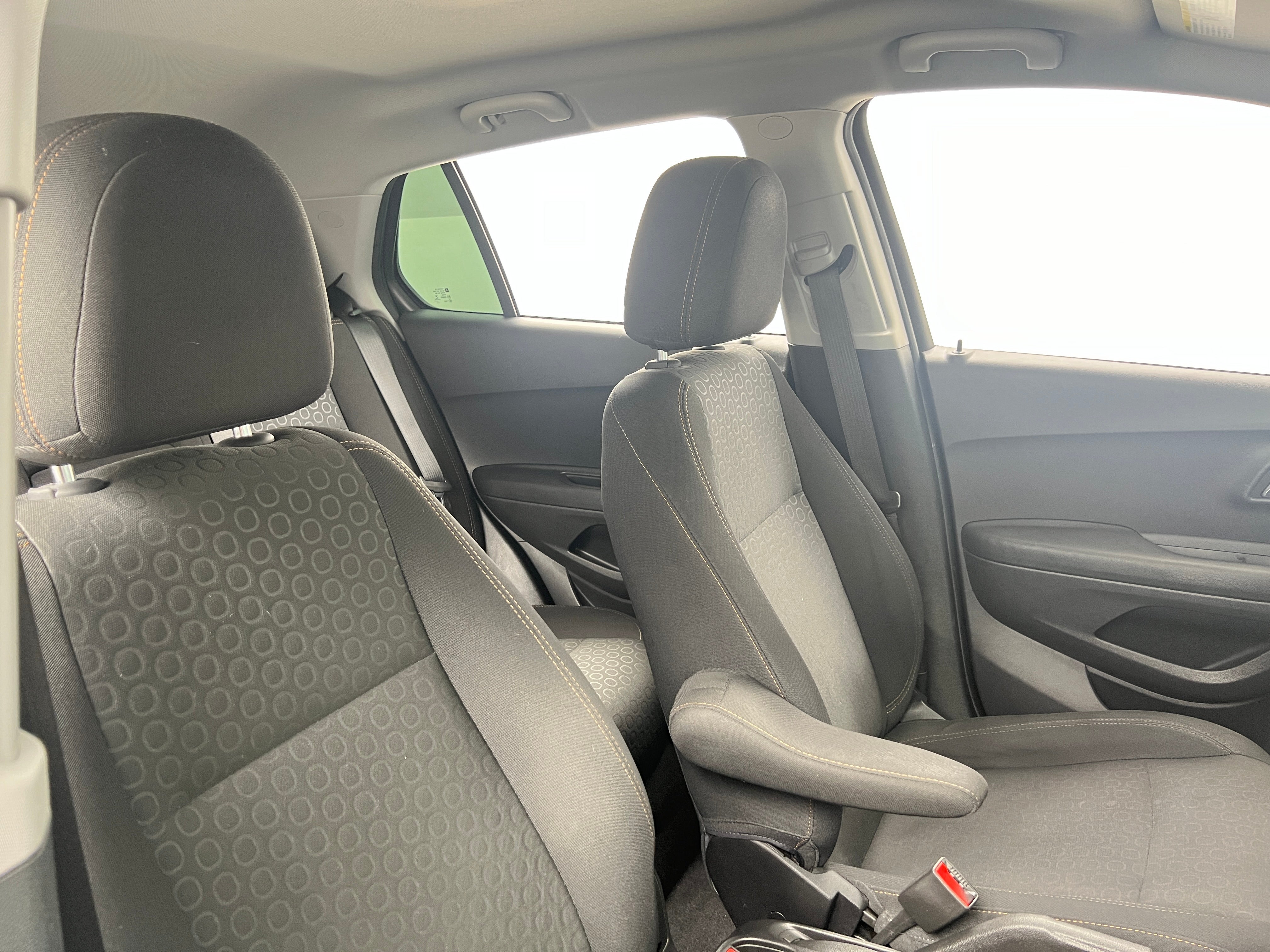 2020 Chevrolet Trax LS 2