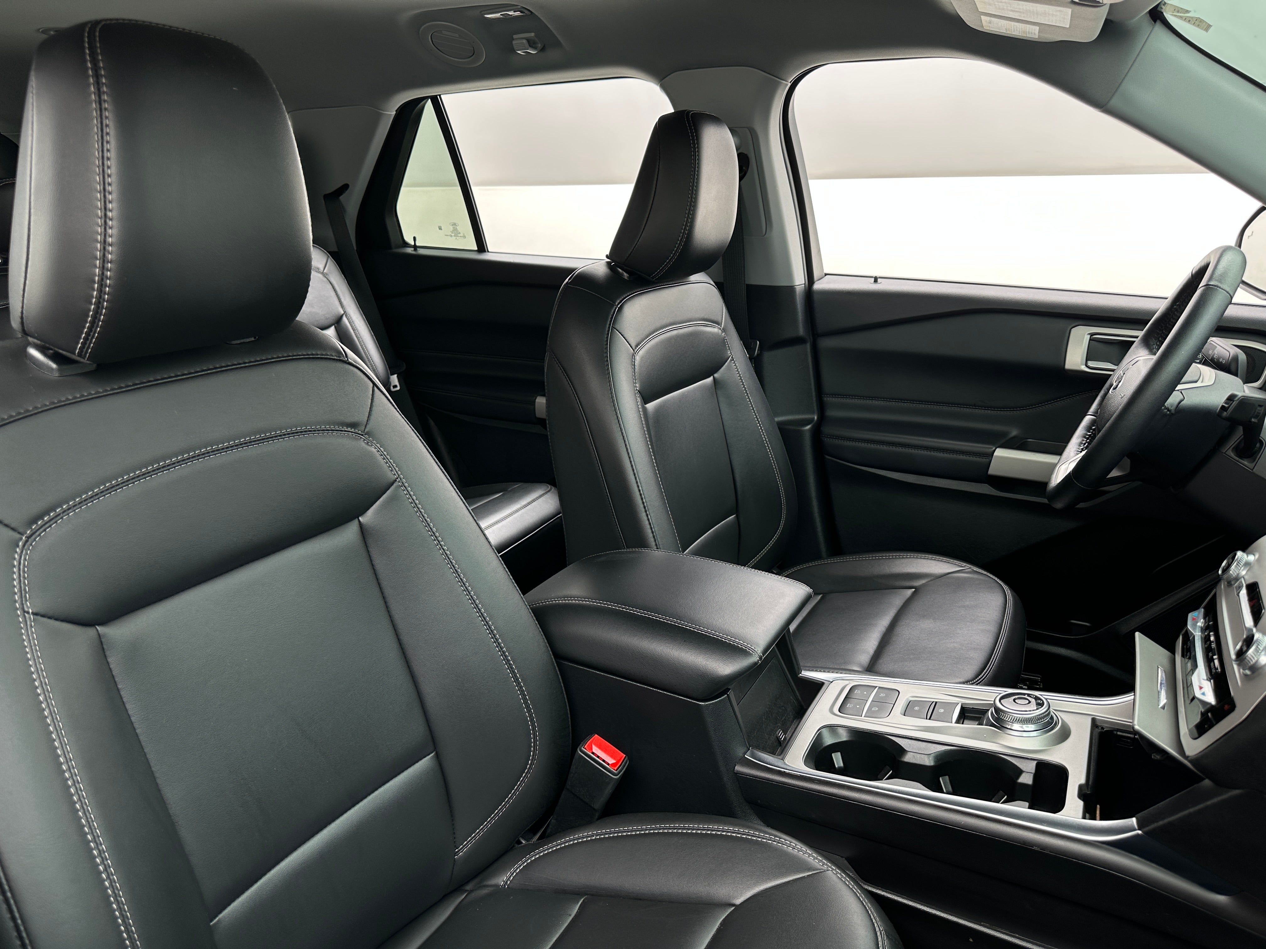 2024 Ford Explorer XLT 2