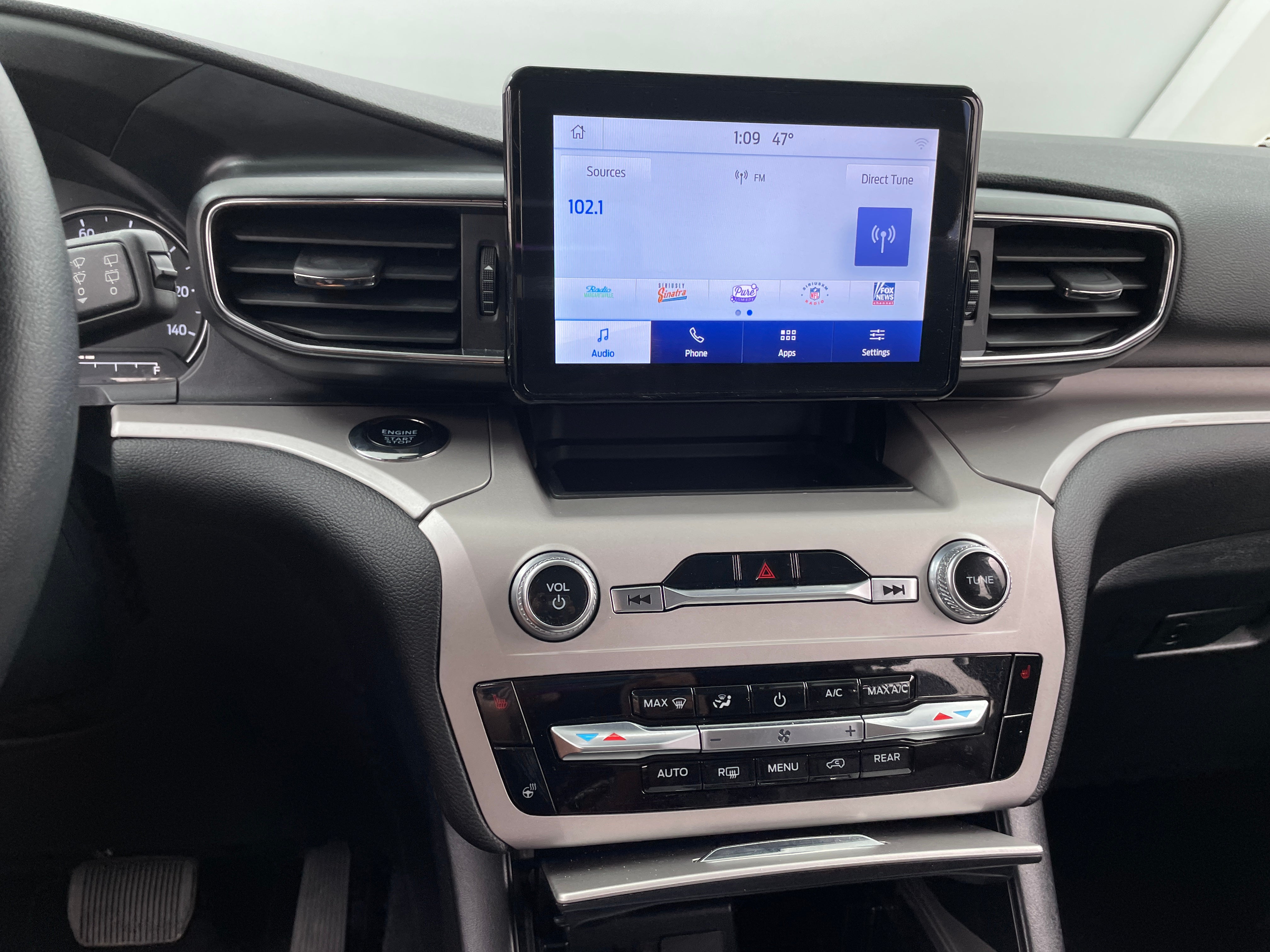 2024 Ford Explorer XLT 4