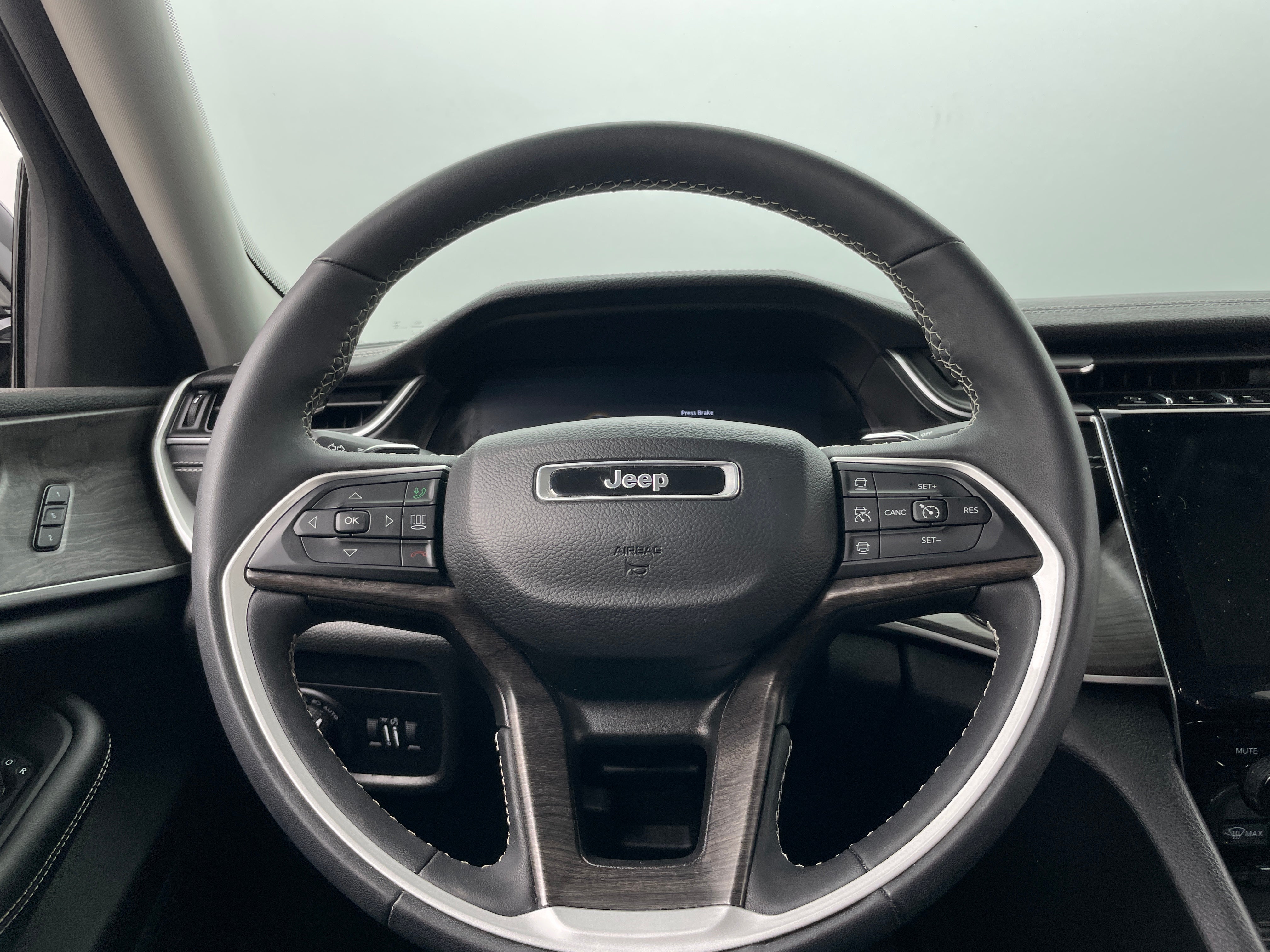 2023 Jeep Grand Cherokee L Limited Edition 4