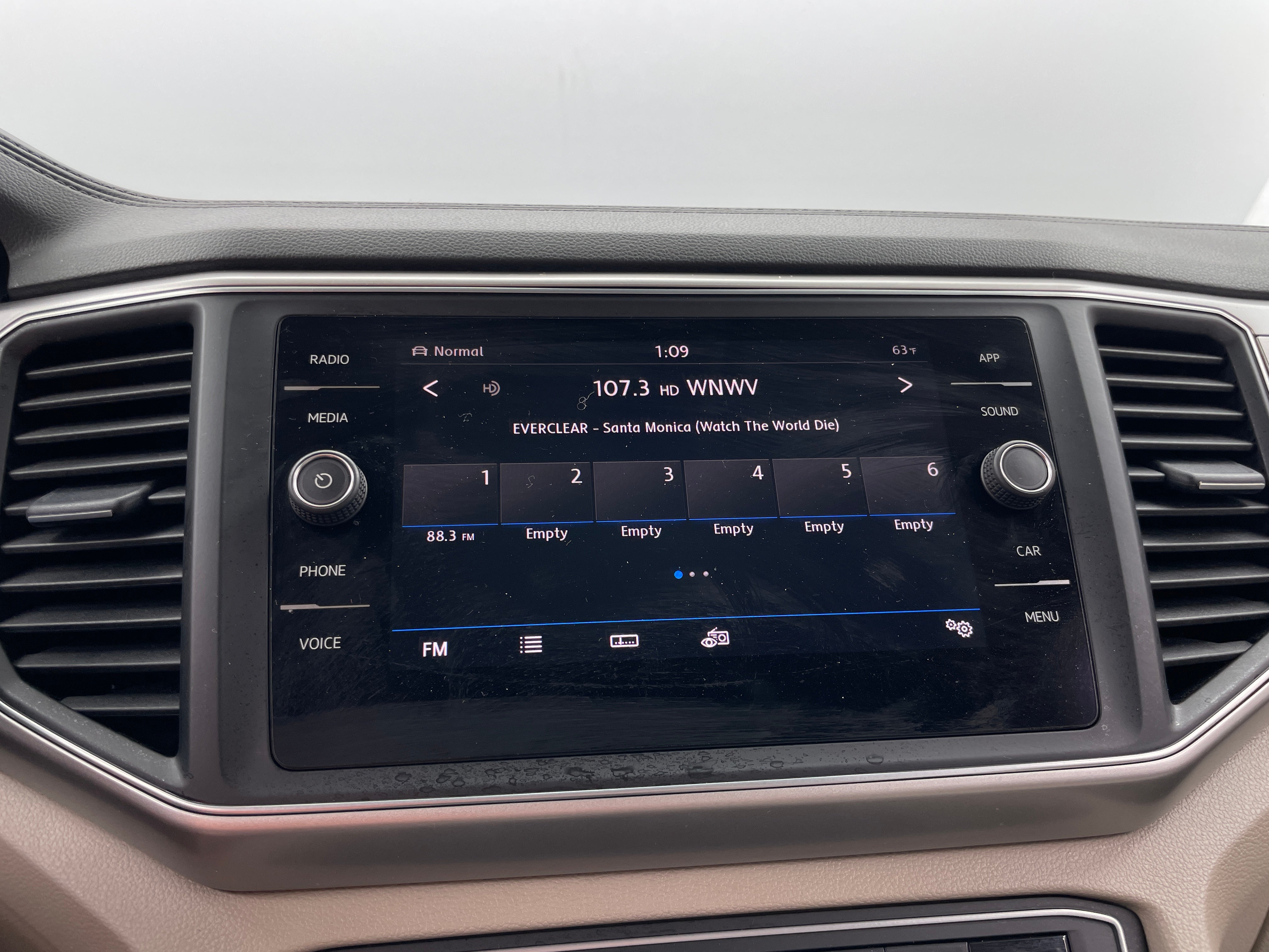 2018 Volkswagen Atlas SE 3