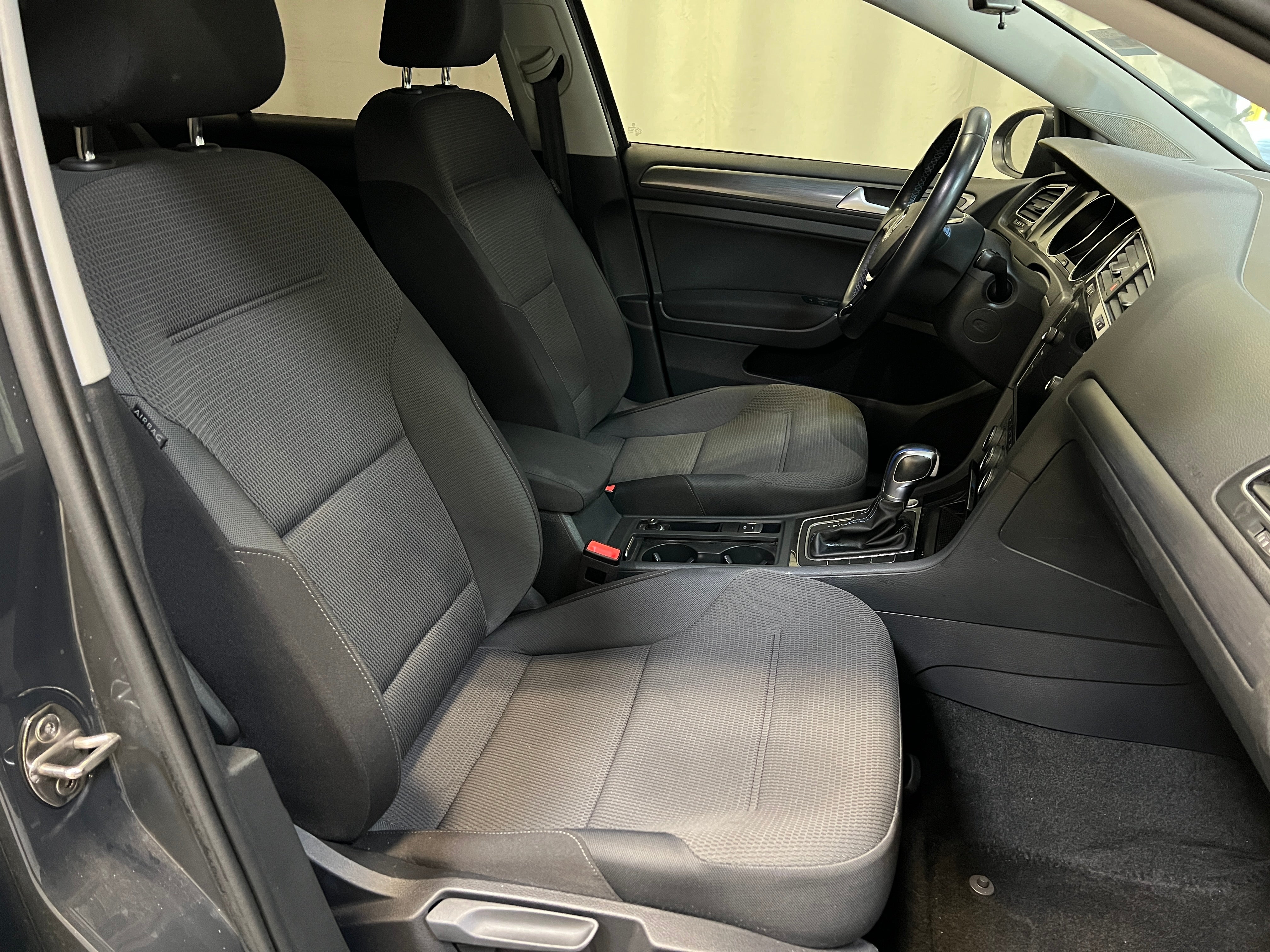 2019 Volkswagen e-Golf SE 2