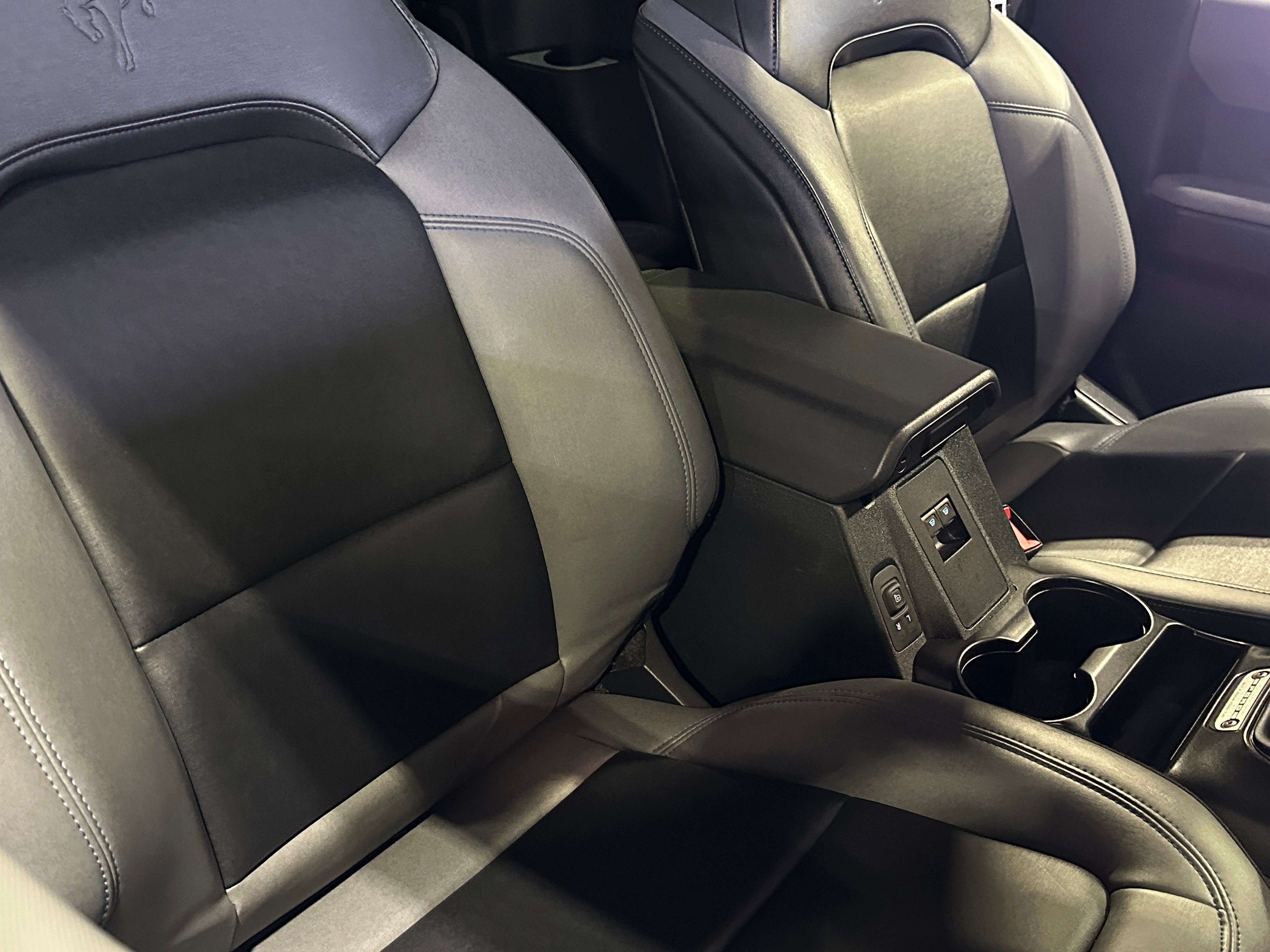 2022 Ford Bronco Black Diamond 2