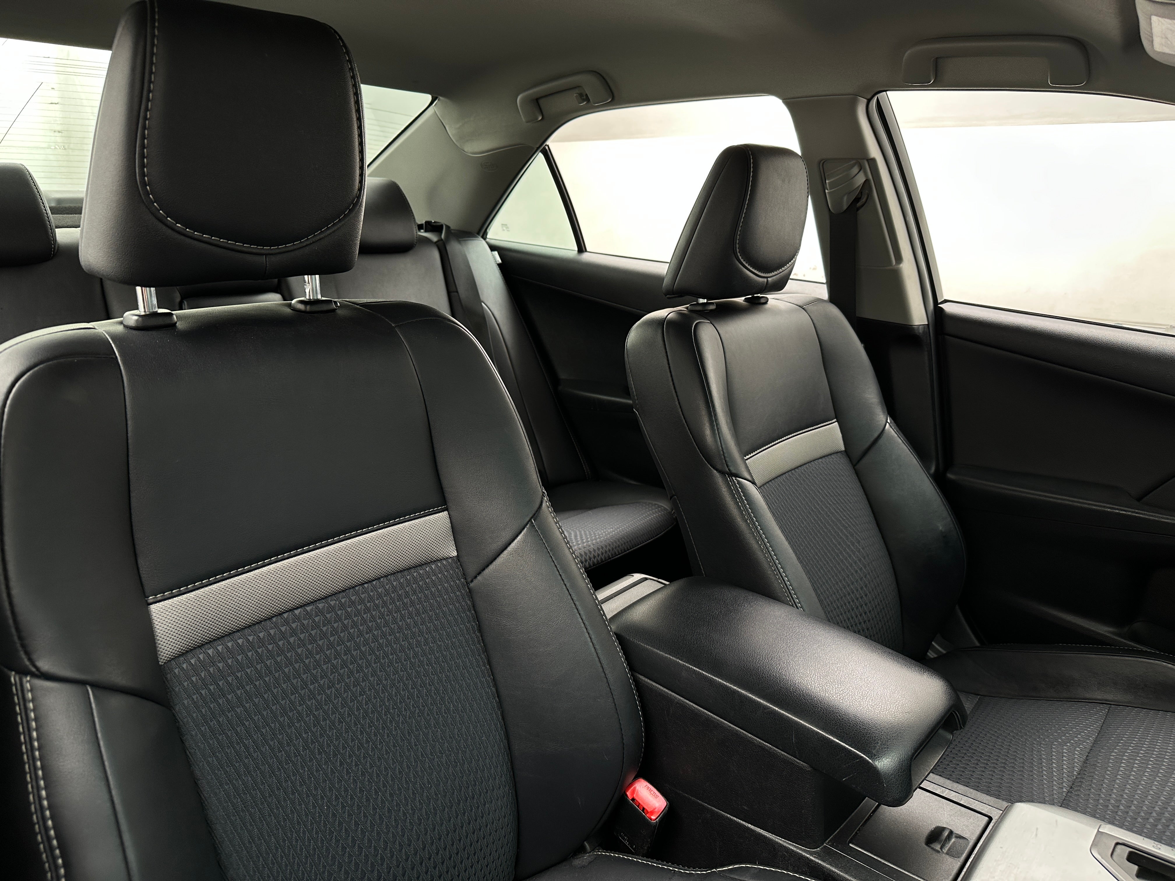 2014 Toyota Camry SE 2