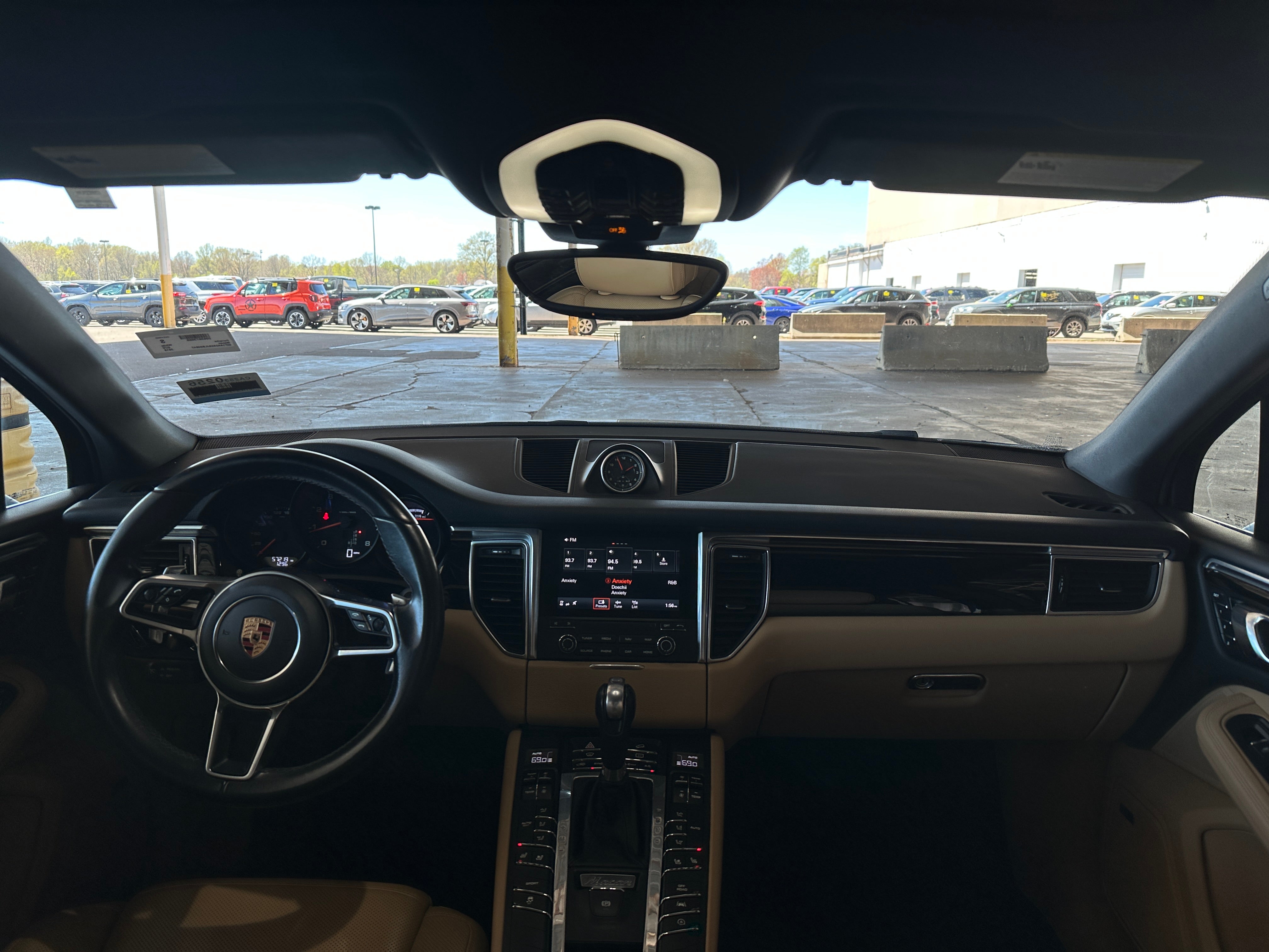 2018 Porsche Macan Base 2