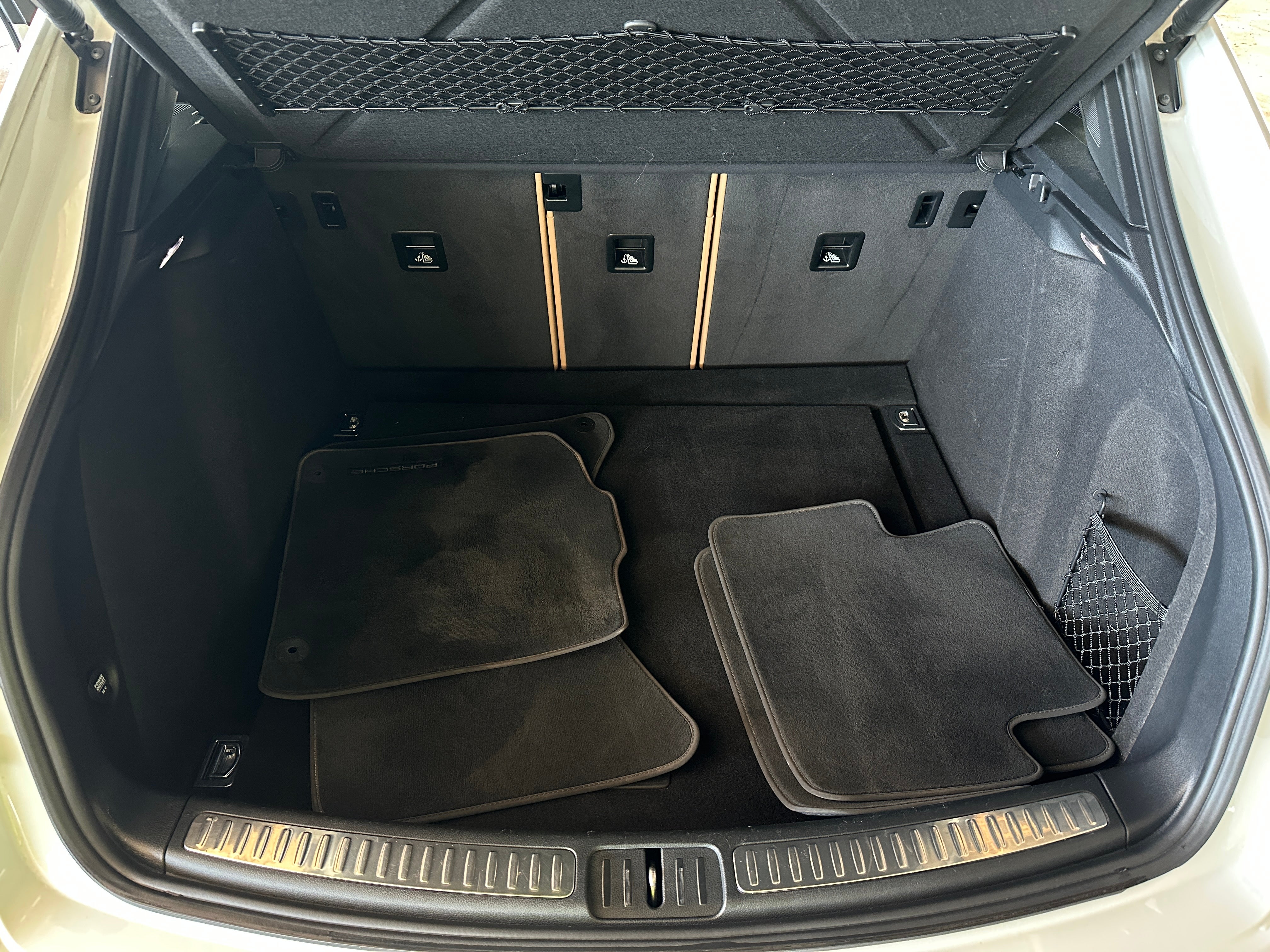 2018 Porsche Macan Base 6