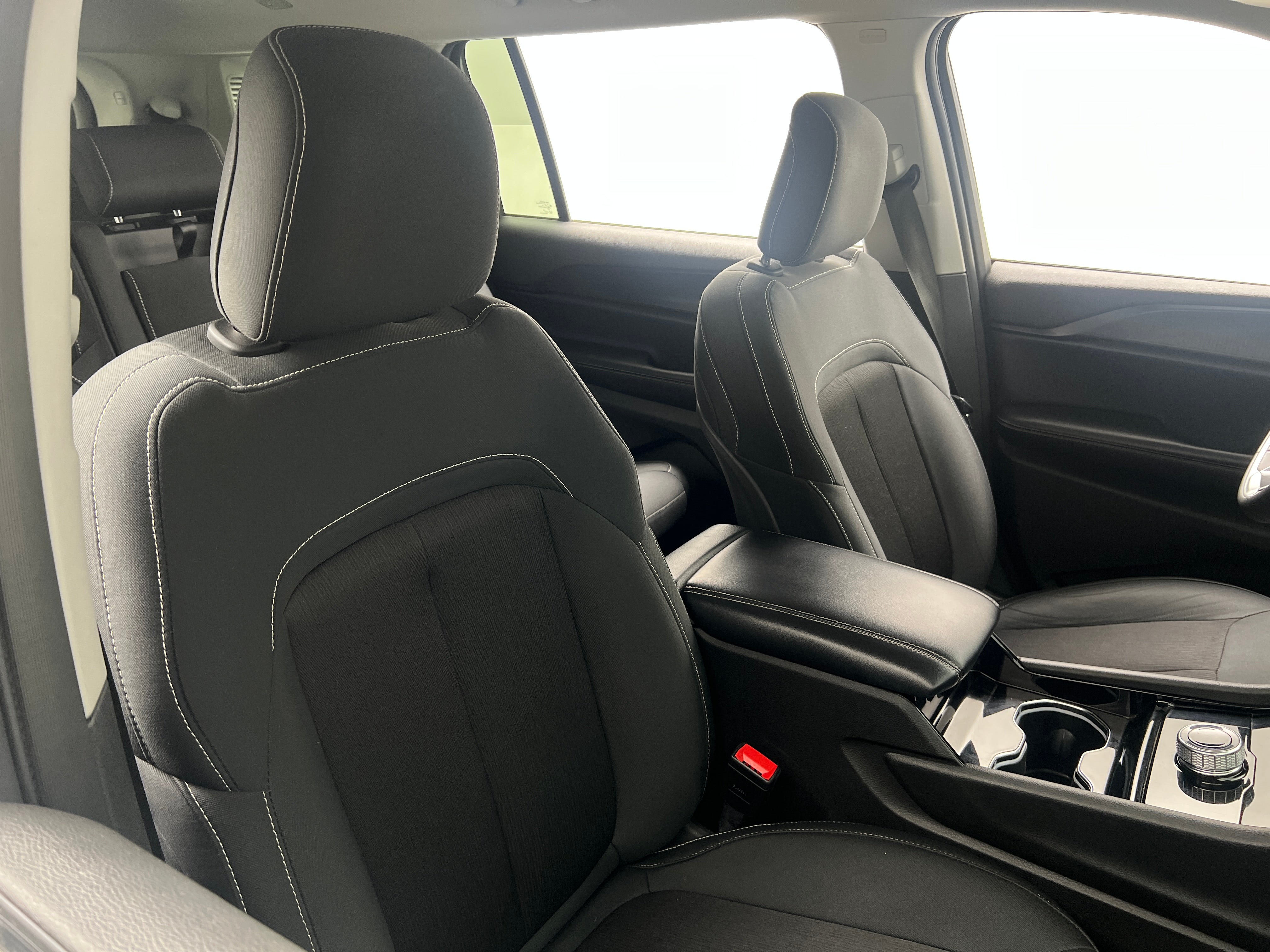 2023 Jeep Grand Cherokee L Laredo 2
