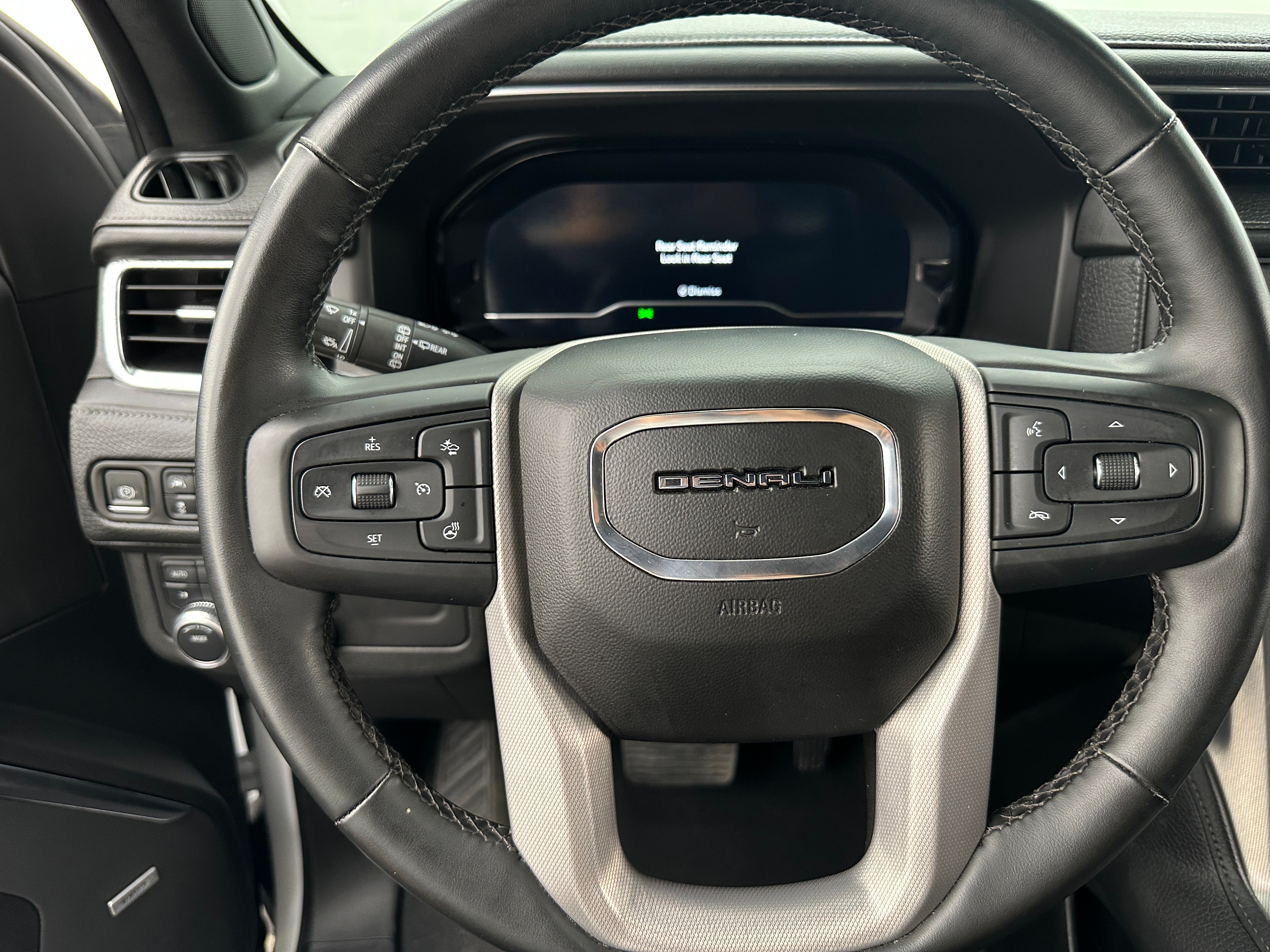 2023 GMC Yukon Denali 4