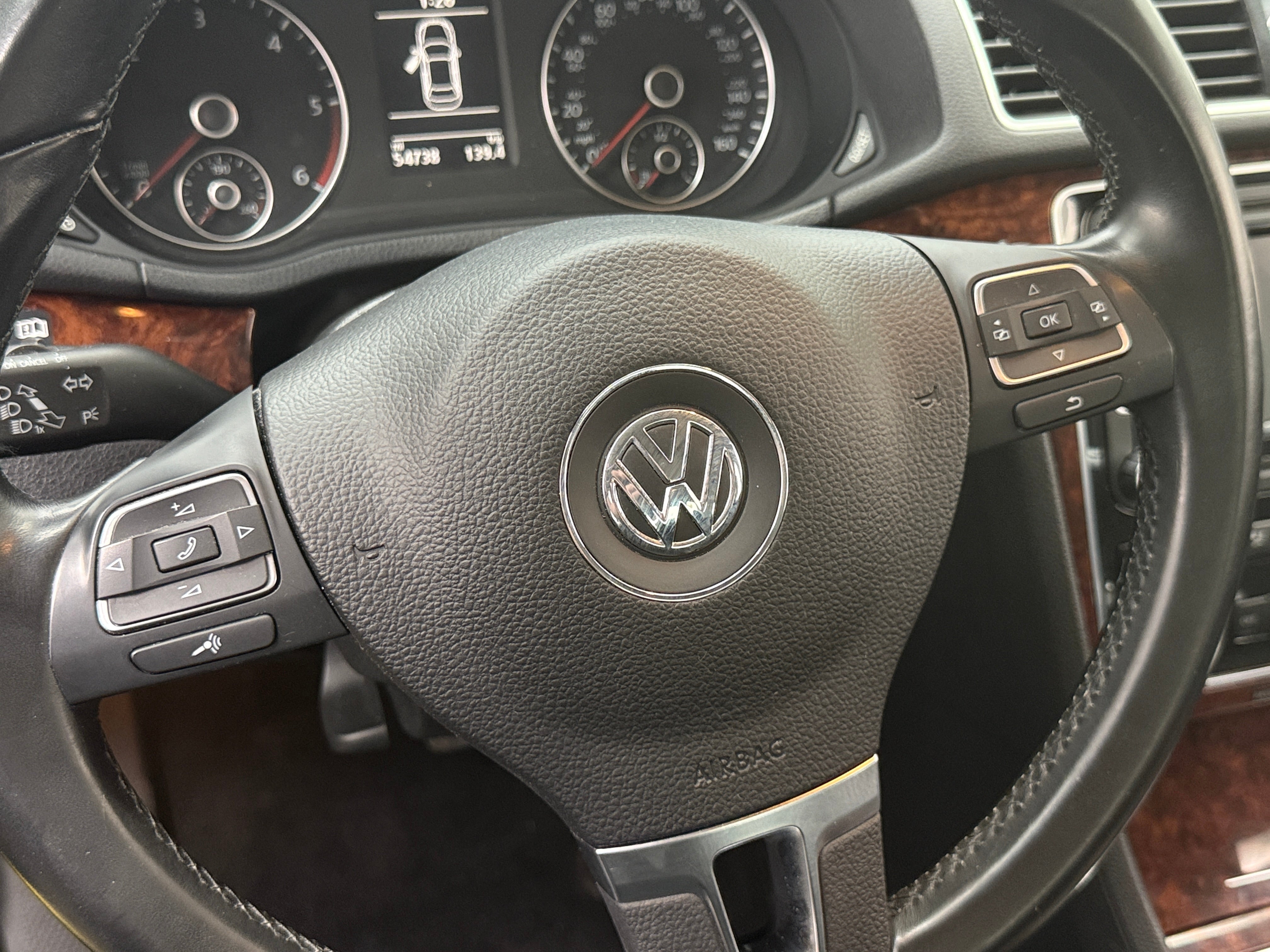 2013 Volkswagen Passat SEL 4