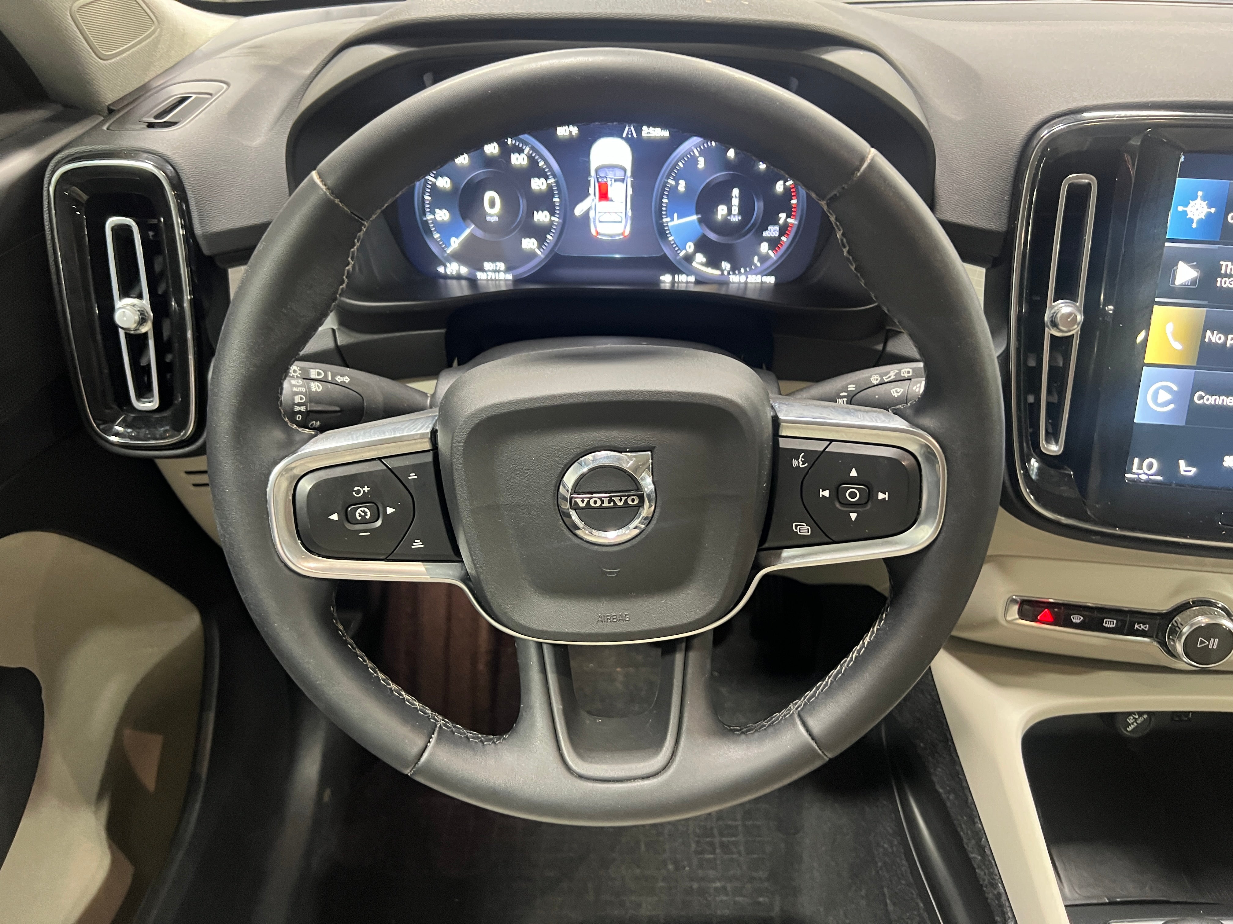 2022 Volvo XC40 T5 Momentum 4